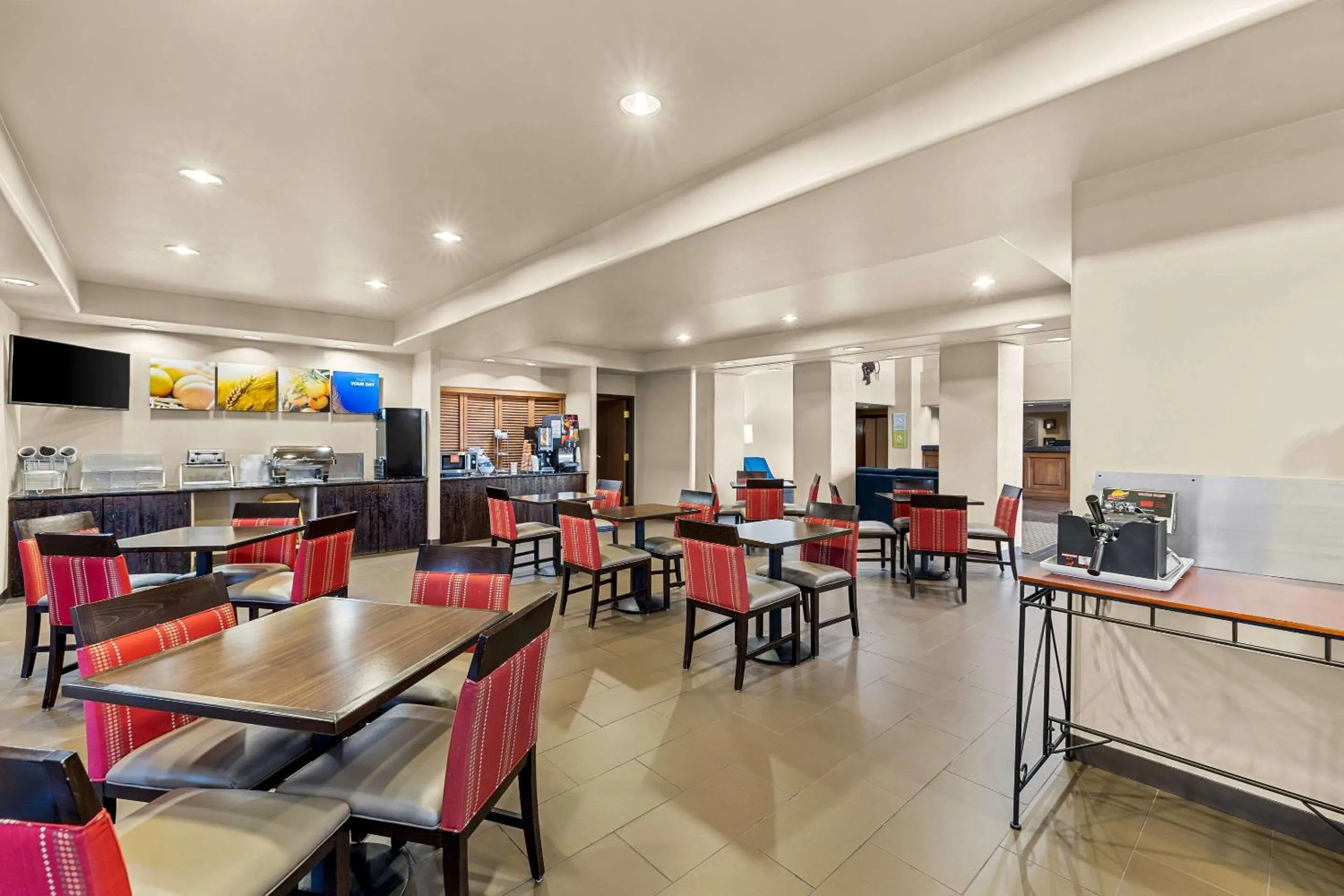 Breakfast in Comfort Inn Benson near Kartchner Caverns