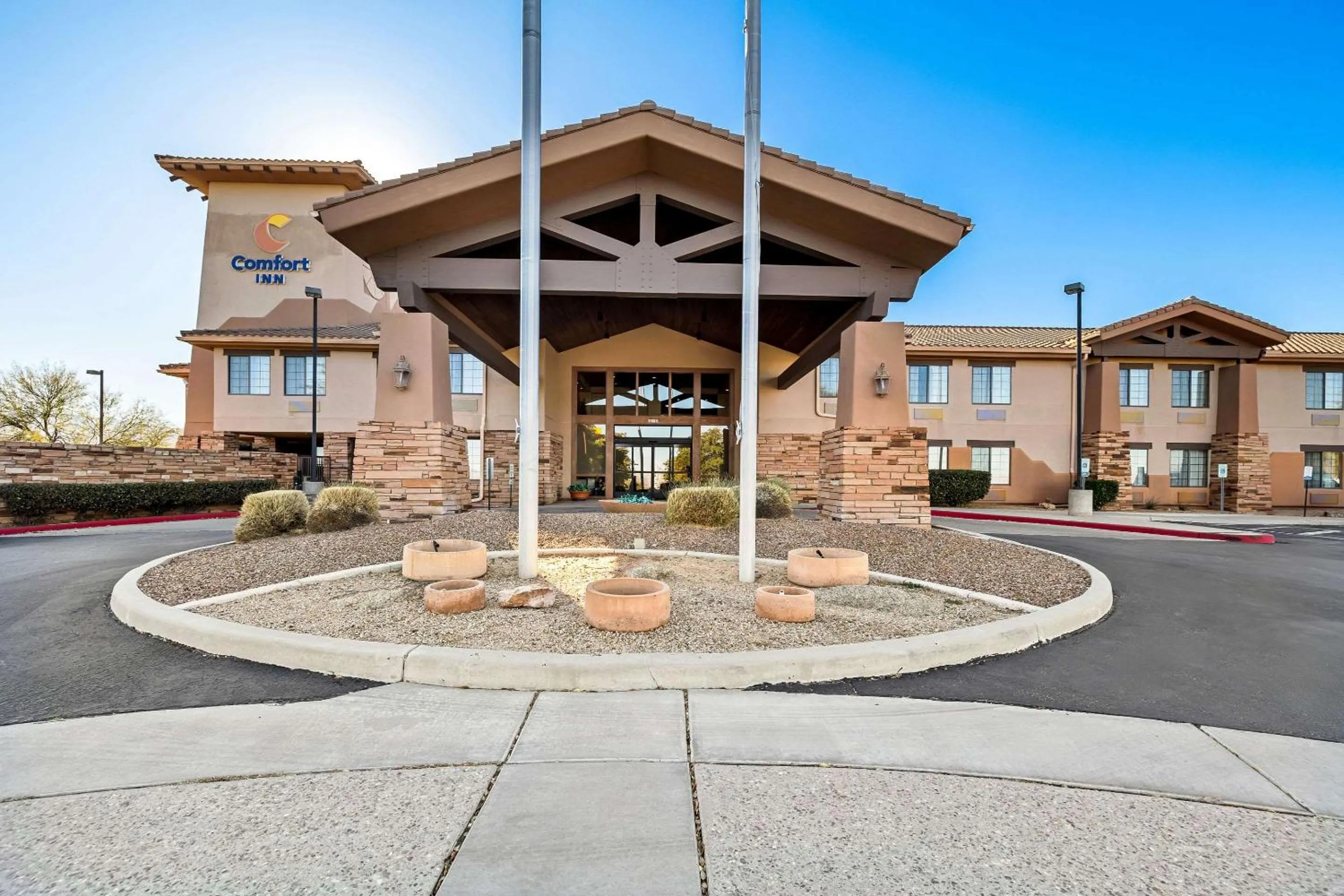 Property building in Comfort Inn Benson near Kartchner Caverns