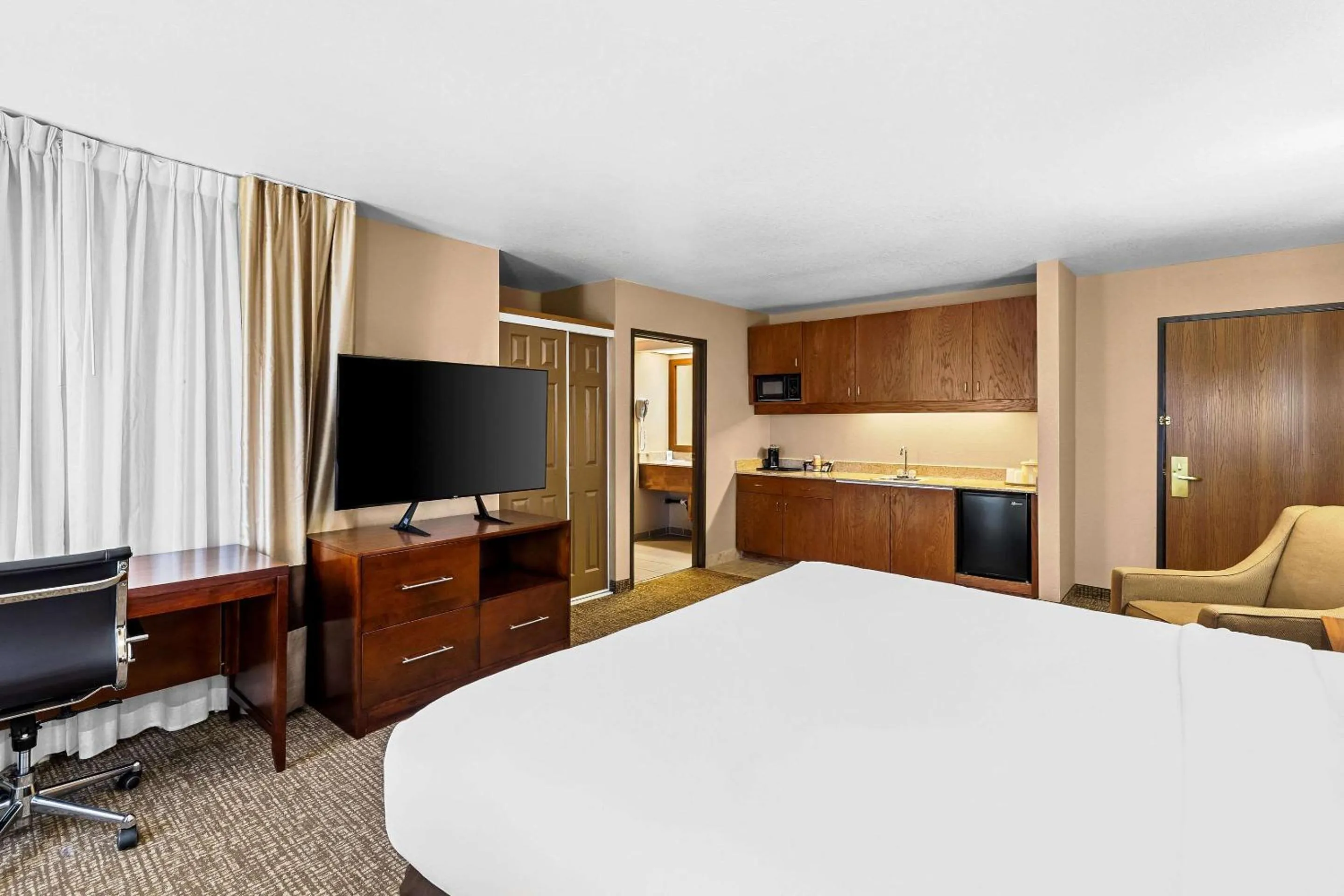 Bedroom, Bed in Comfort Inn Benson near Kartchner Caverns