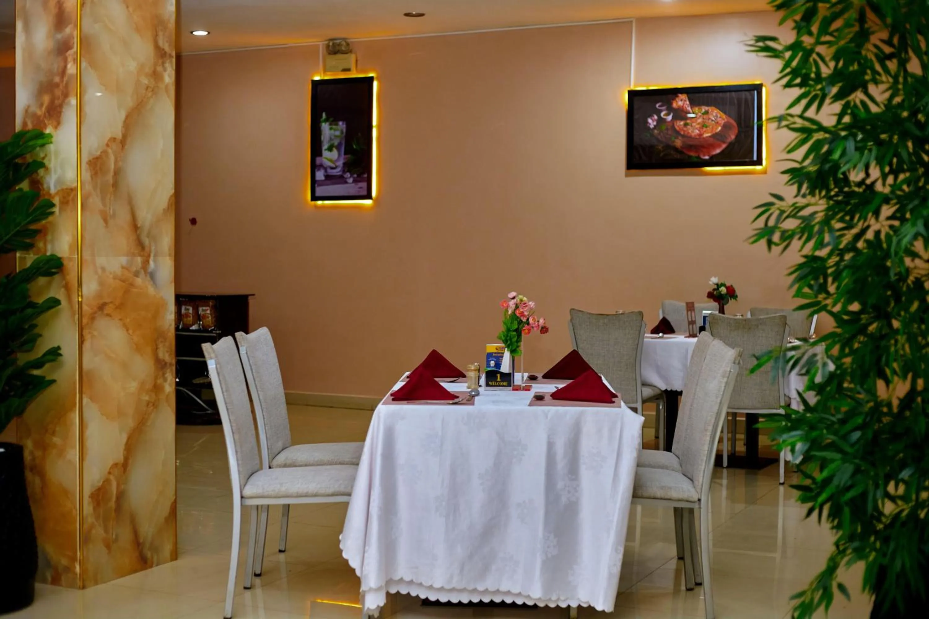 Restaurant/places to eat in Luwa Evergreen Hotel