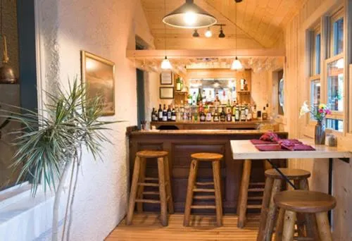 Lounge or bar in Elk Mountain Lodge