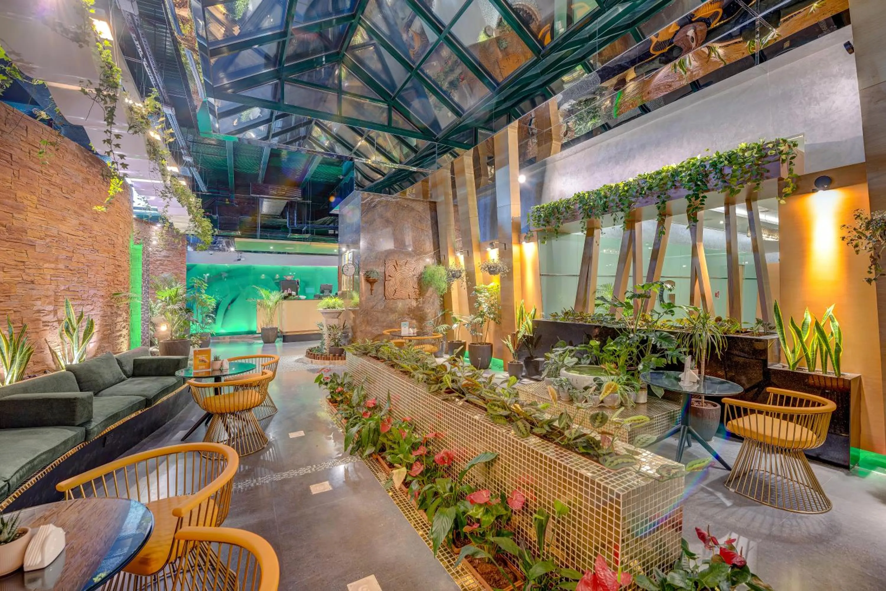 Restaurant/places to eat in Al Khoory Executive Hotel, Al Wasl