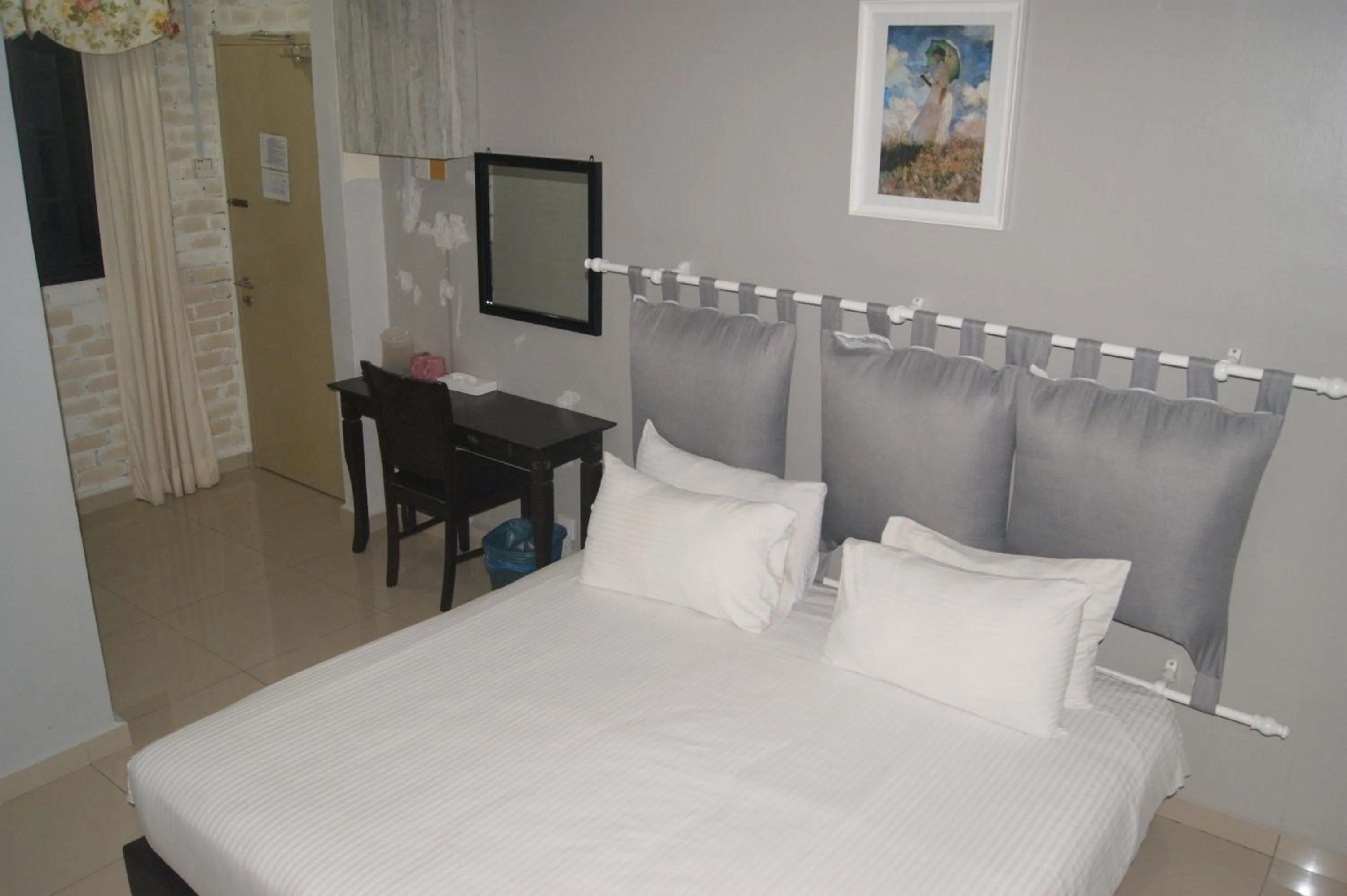 Bed in HOTEL SHAFURA 2