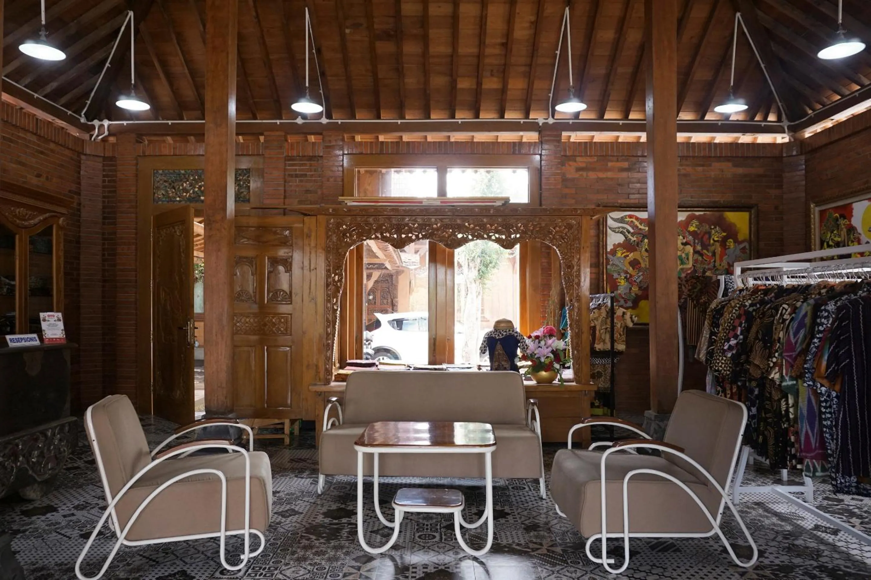 Communal lounge/ TV room in Kampoeng Joglo Boutique Hotel