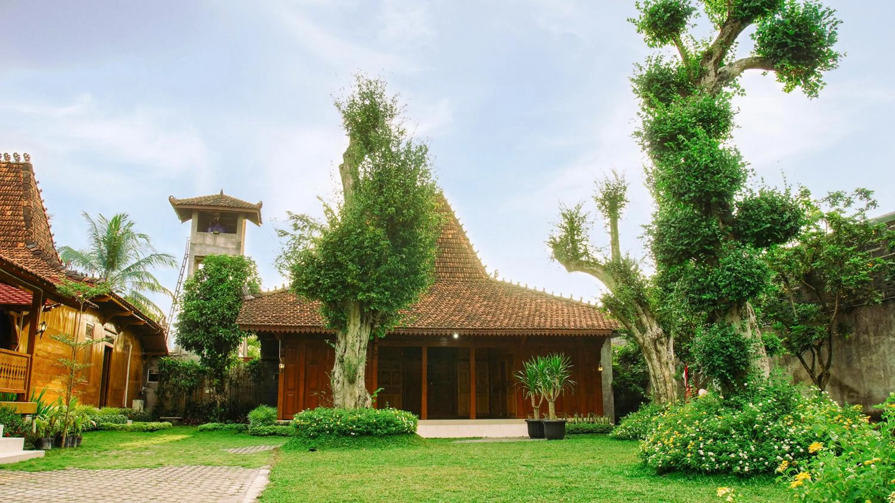 Kampoeng Joglo Boutique Hotel