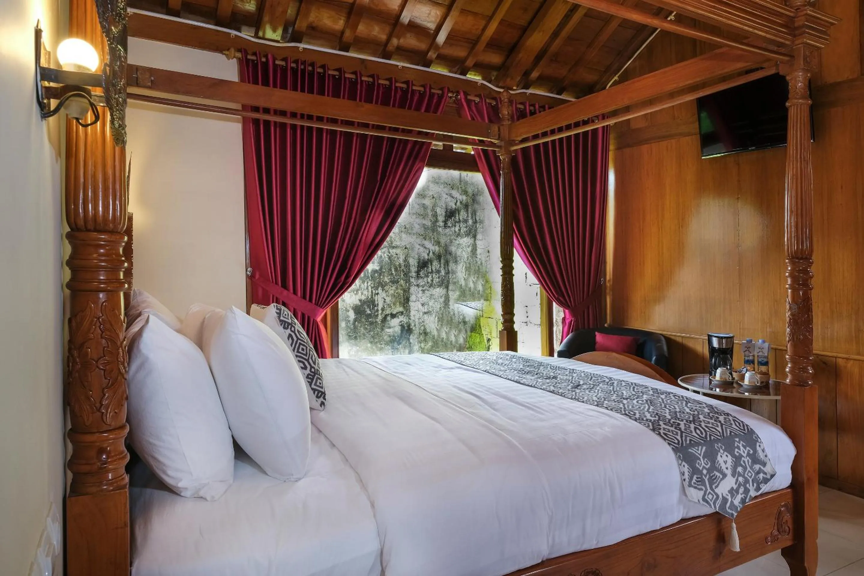 Bed in Kampoeng Joglo Boutique Hotel