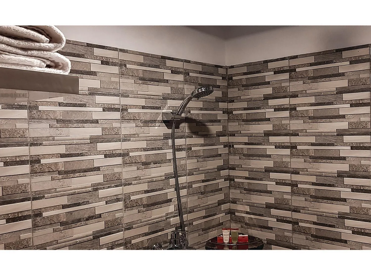 Shower in Kampoeng Joglo Boutique Hotel