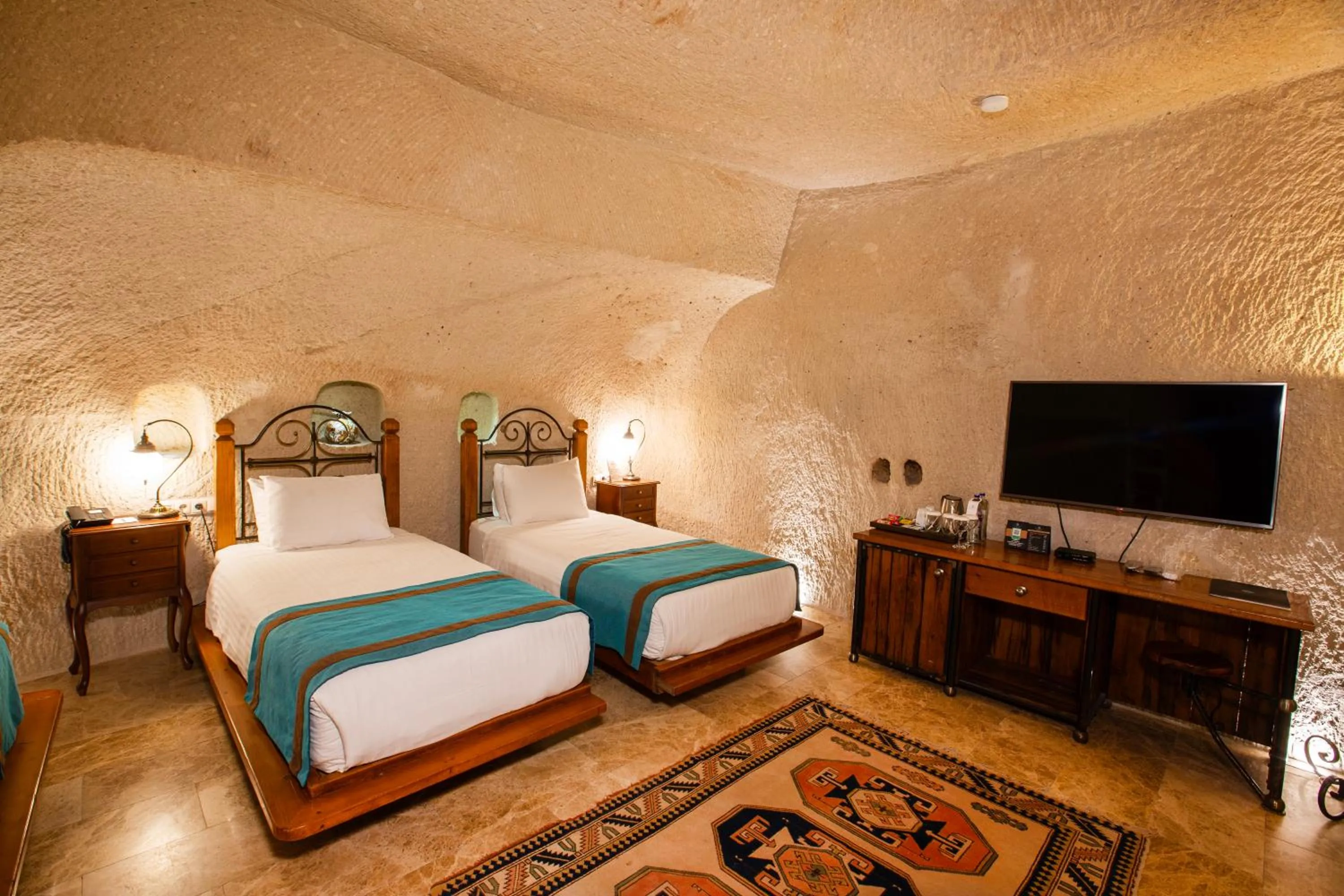 Bed in Imperial Cave Suites & Spa