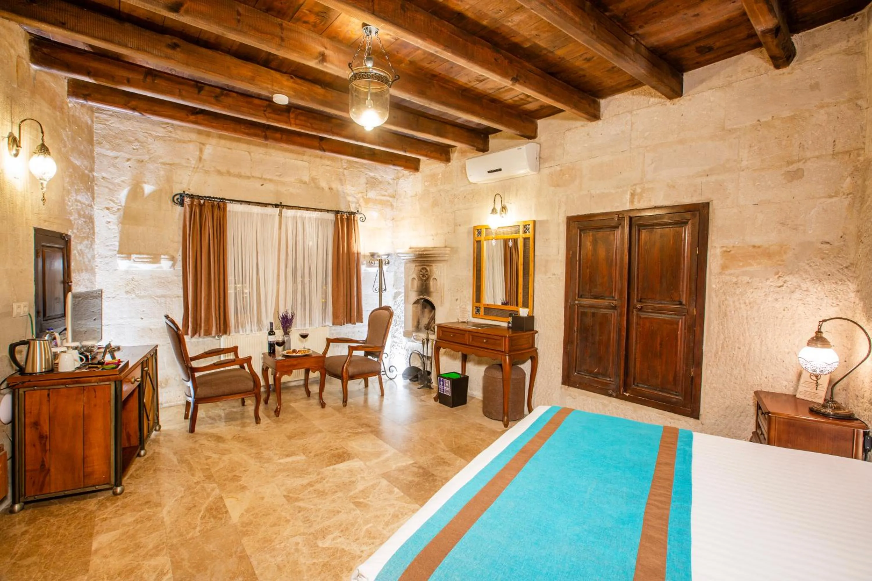 Bed in Imperial Cave Suites & Spa