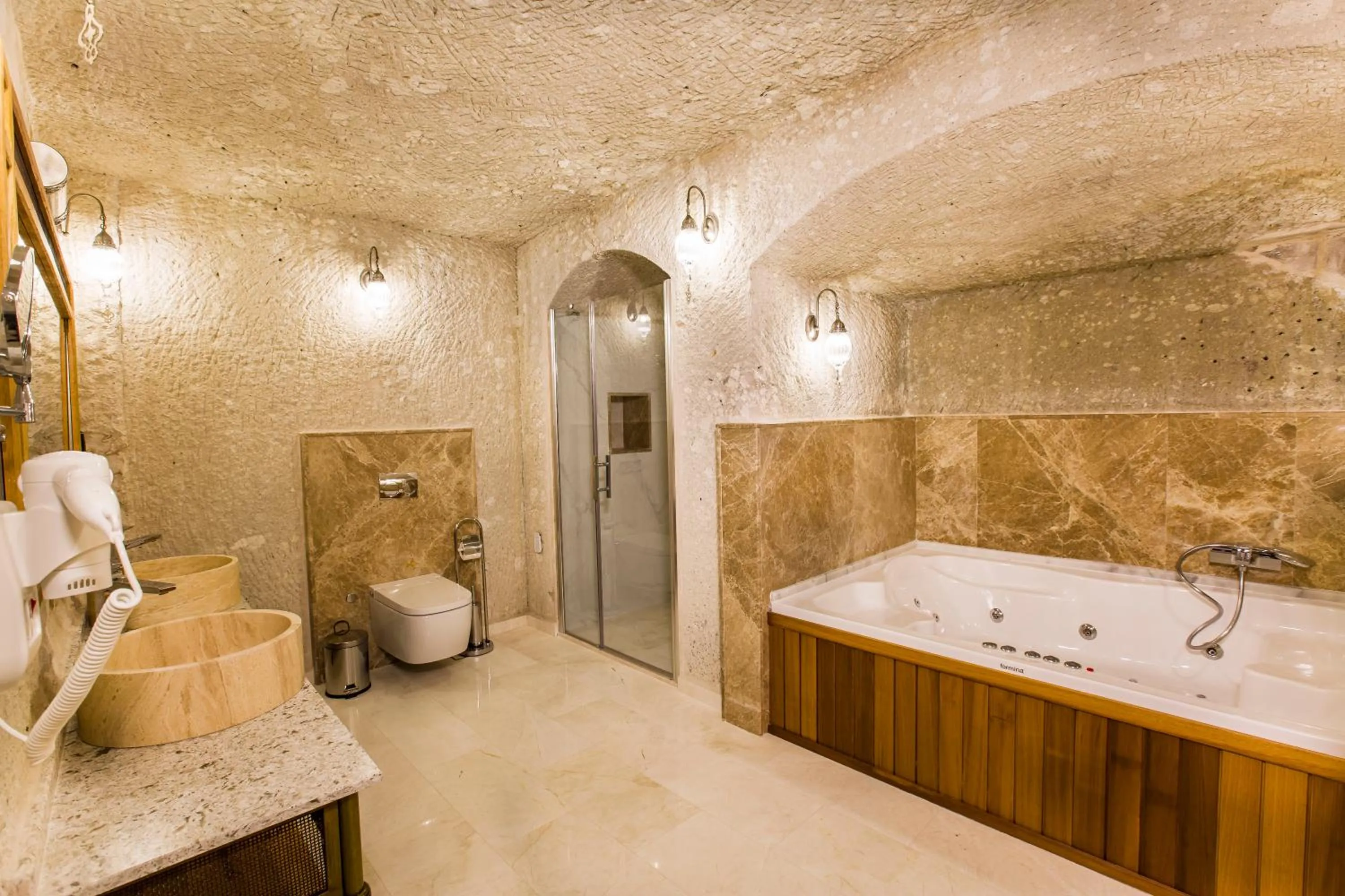 Bathroom in Imperial Cave Suites & Spa