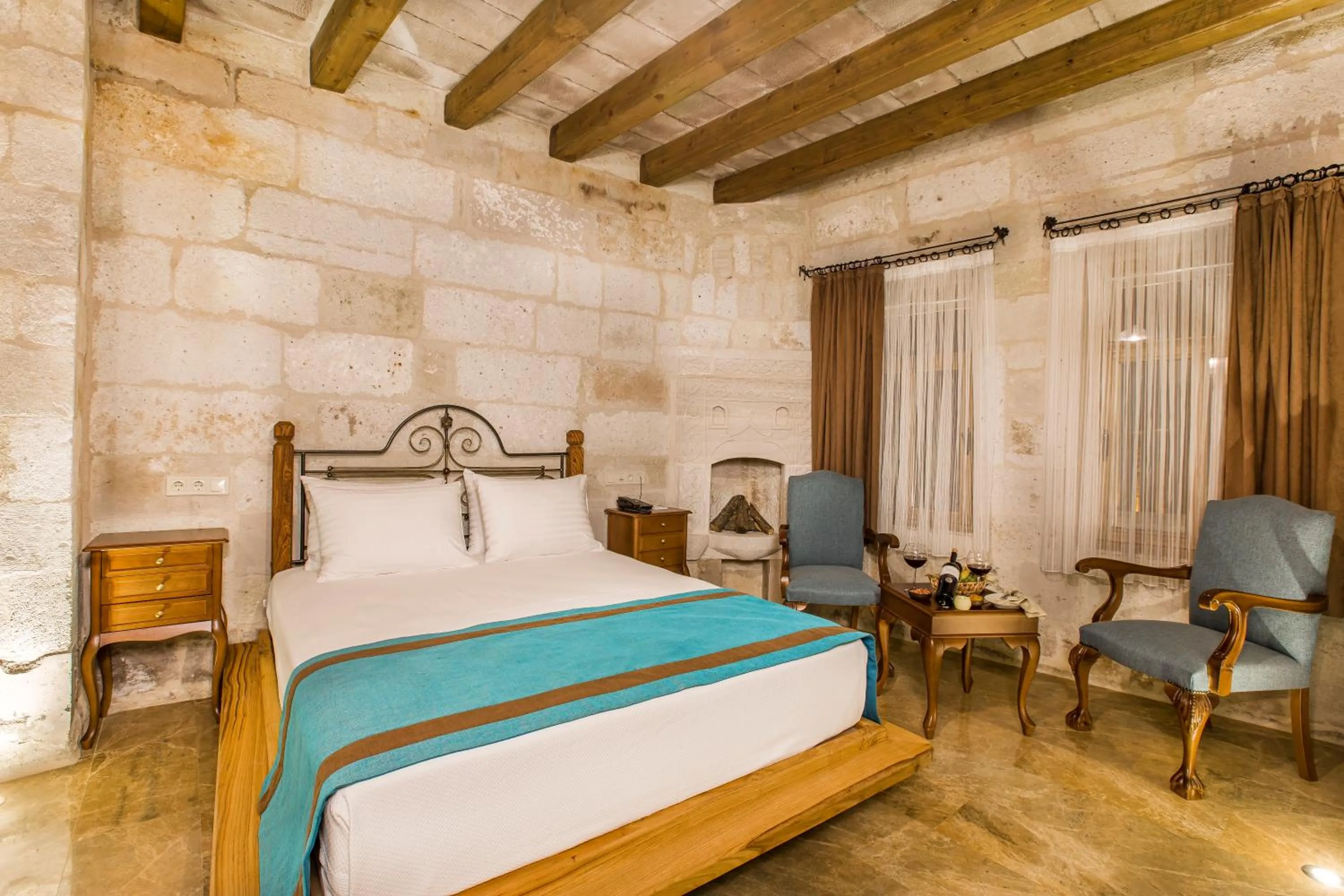 Photo of the whole room, Bed in Imperial Cave Suites & Spa