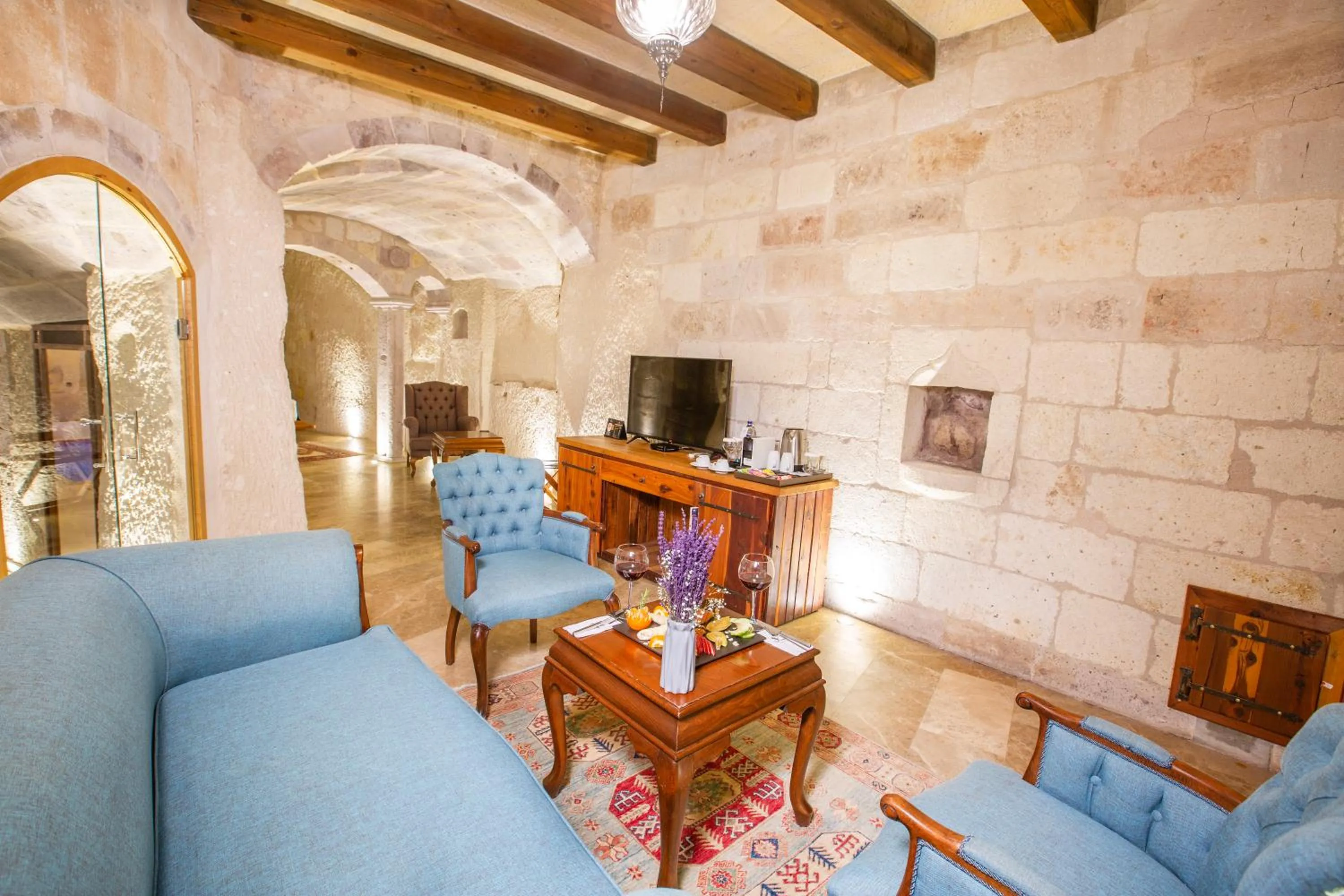 Living room in Imperial Cave Suites & Spa