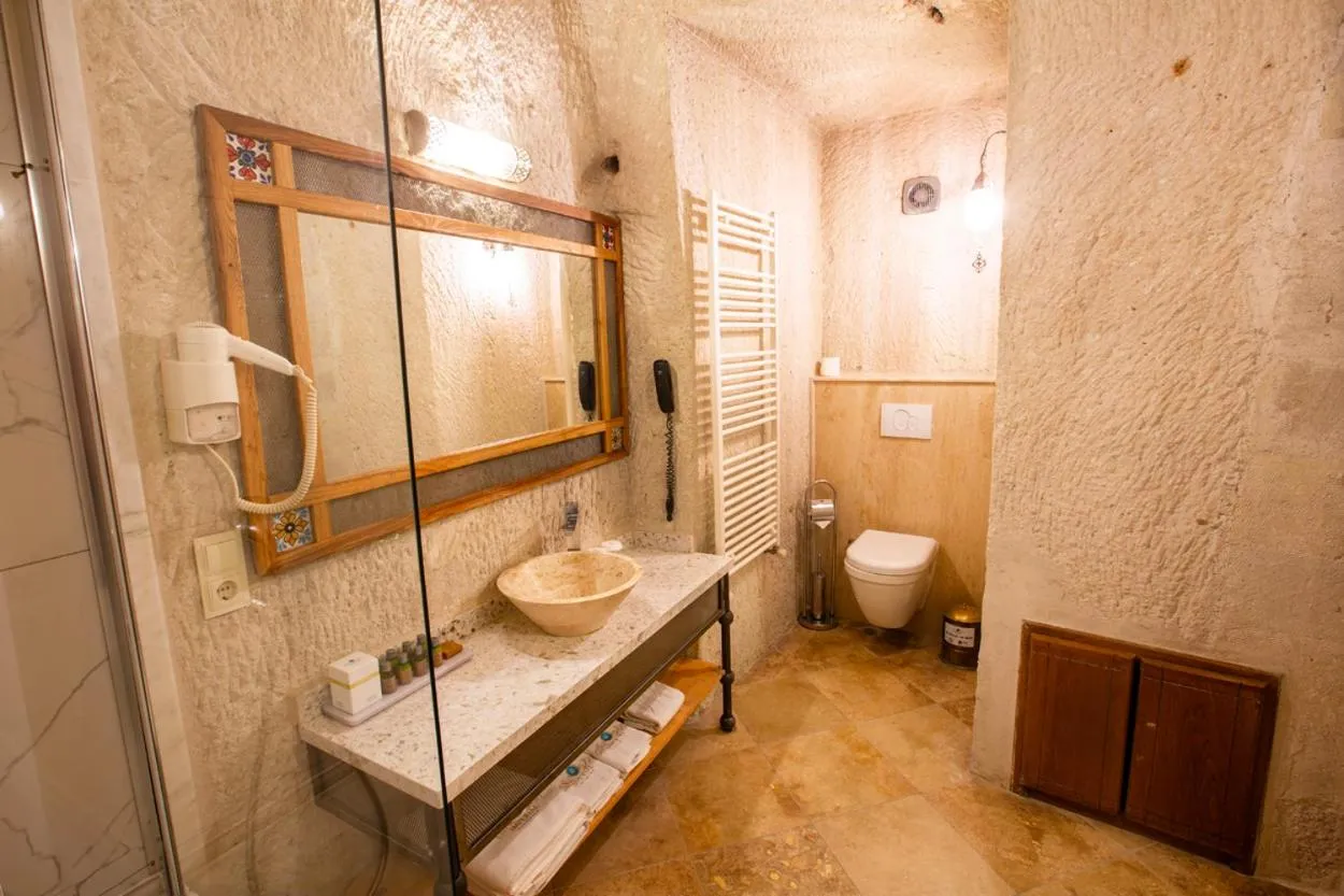 Bathroom in Imperial Cave Suites & Spa