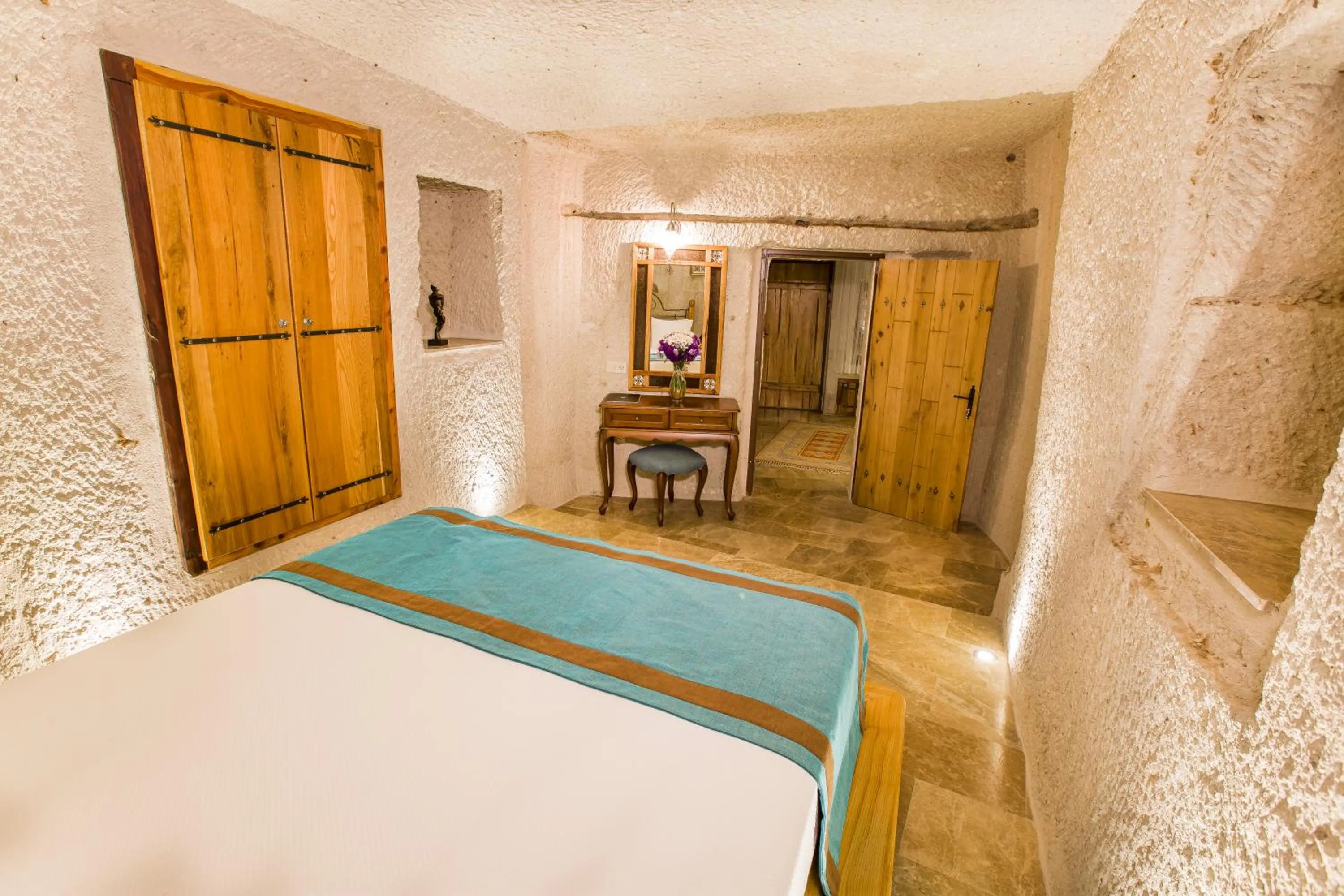 Bedroom, Bed in Imperial Cave Suites & Spa