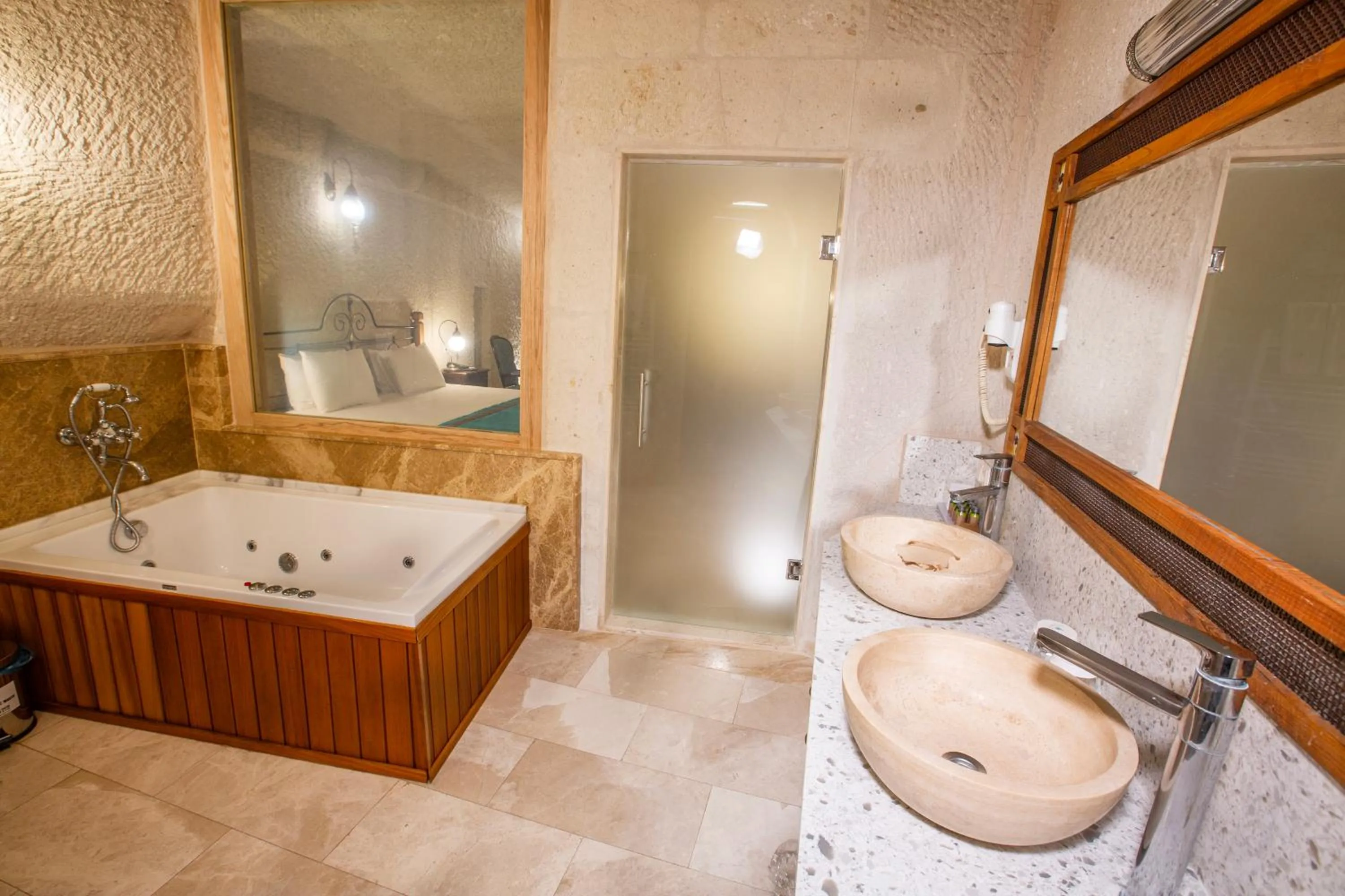 Bathroom in Imperial Cave Suites & Spa