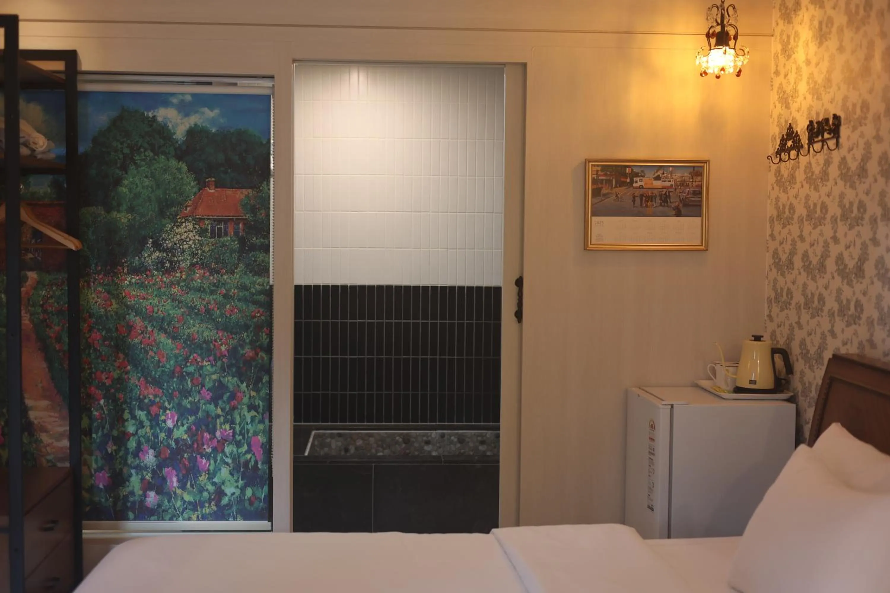 Property building, Bed in Hotel Lemong