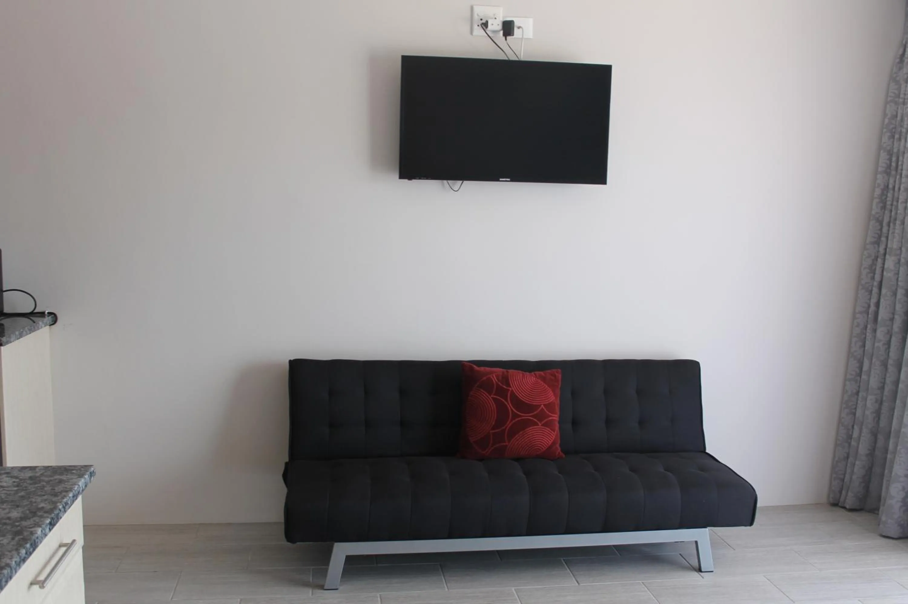 TV and multimedia in Phoenix Lodge and Waterside Accommodation