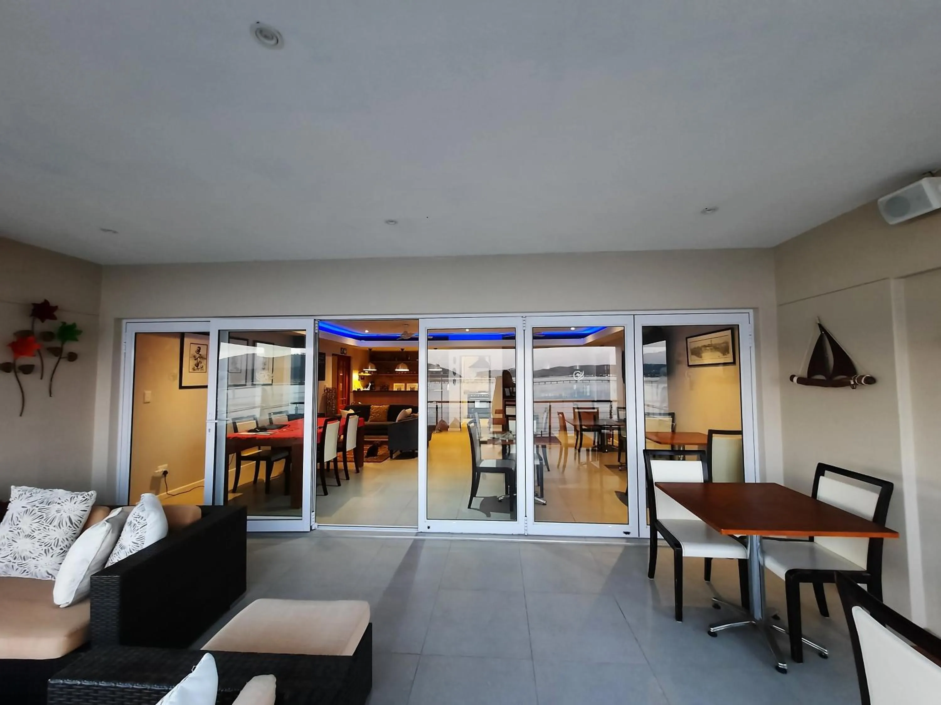 Breakfast in Phoenix Lodge and Waterside Accommodation