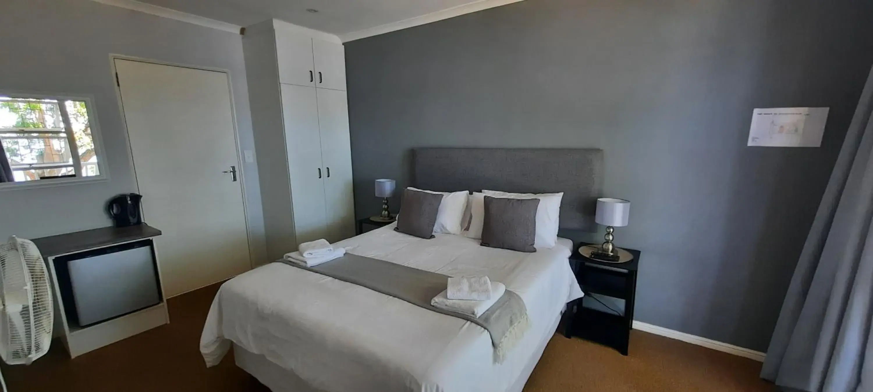 Standard Queen Room - single occupancy in Phoenix Lodge and Waterside Accommodation Standard Queen Room - single occupancy in Phoenix Lodge and Waterside Accommodation