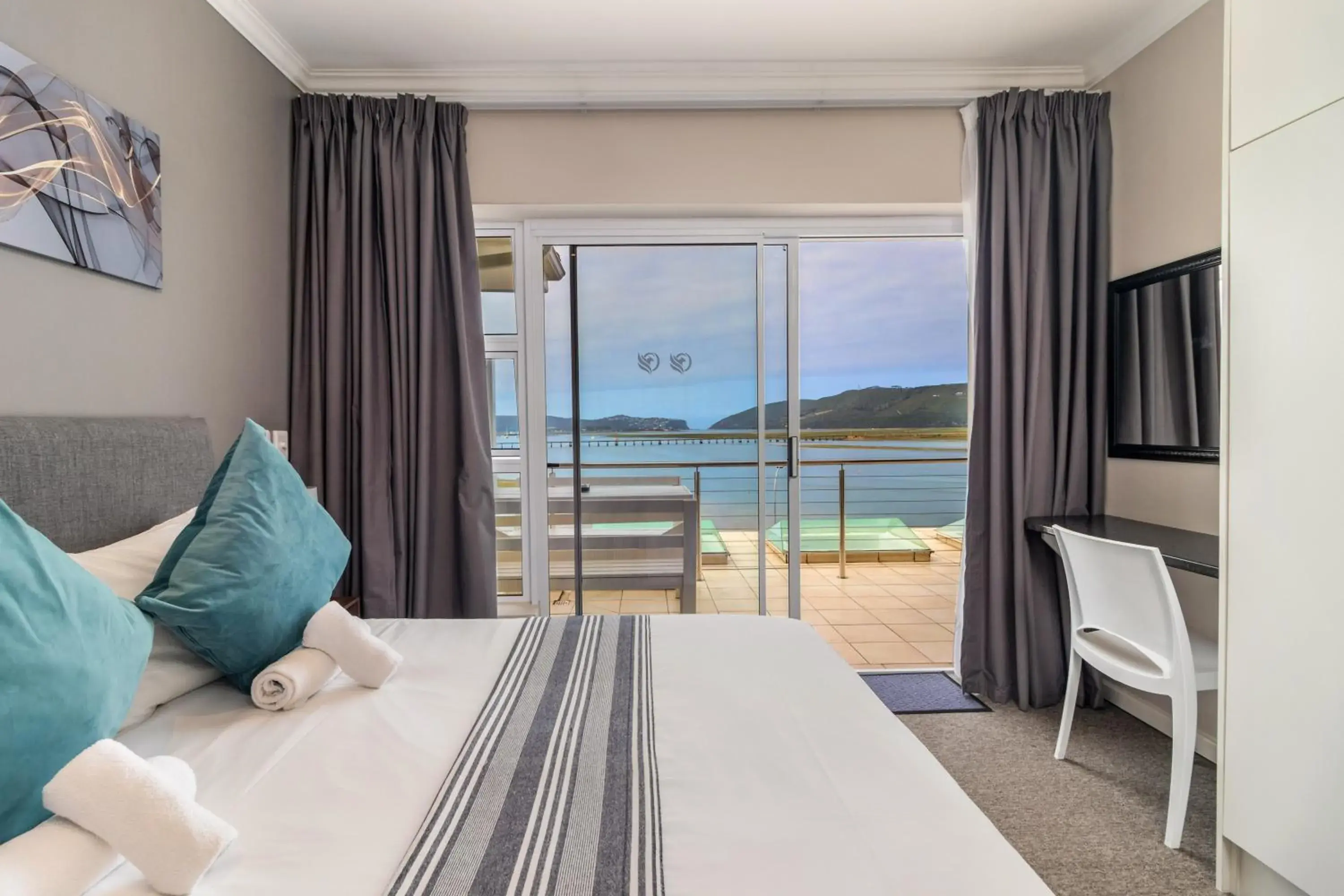 Apartment with Balcony - single occupancy in Phoenix Lodge and Waterside Accommodation Apartment with Balcony - single occupancy in Phoenix Lodge and Waterside Accommodation