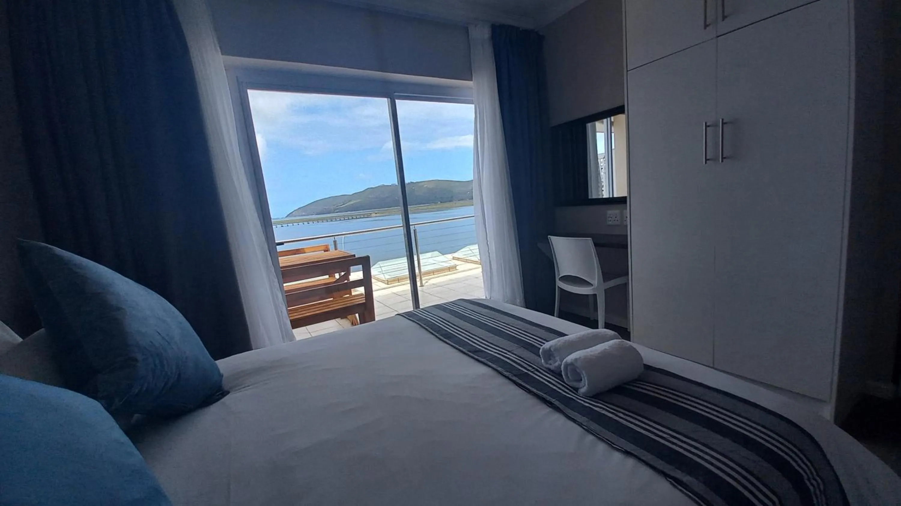 Bed in Phoenix Lodge and Waterside Accommodation