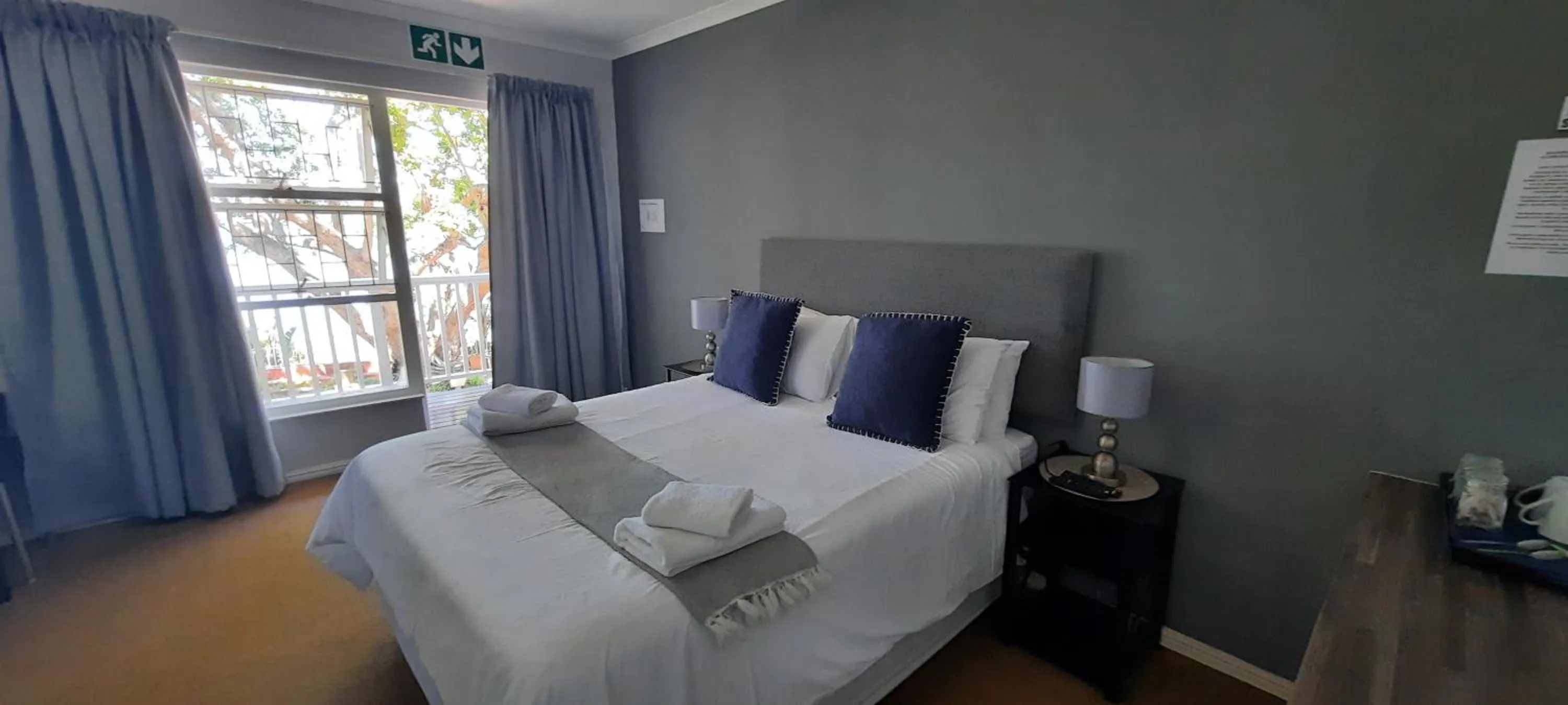 Bedroom, Bed in Phoenix Lodge and Waterside Accommodation