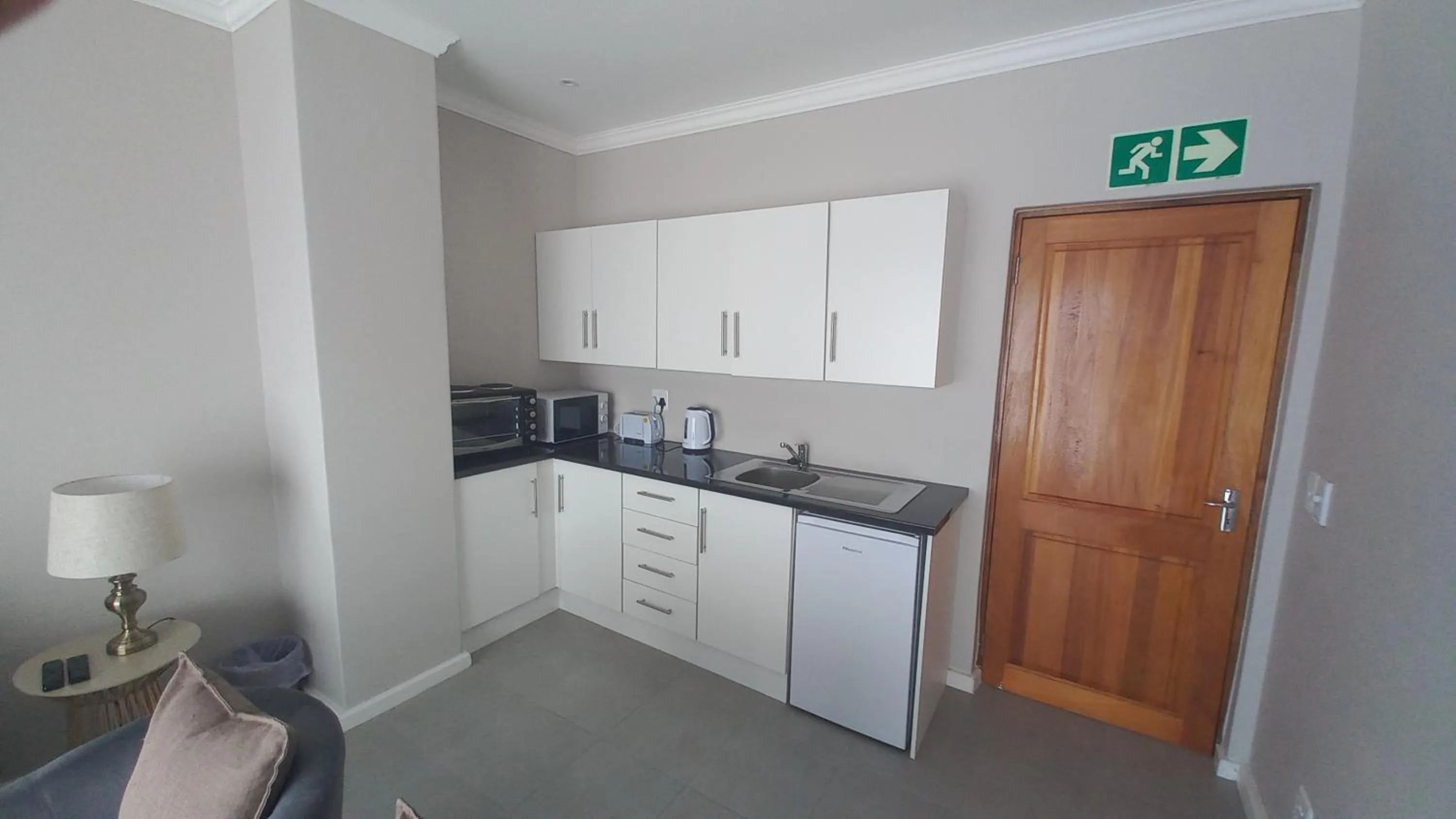 Kitchen or kitchenette in Phoenix Lodge and Waterside Accommodation
