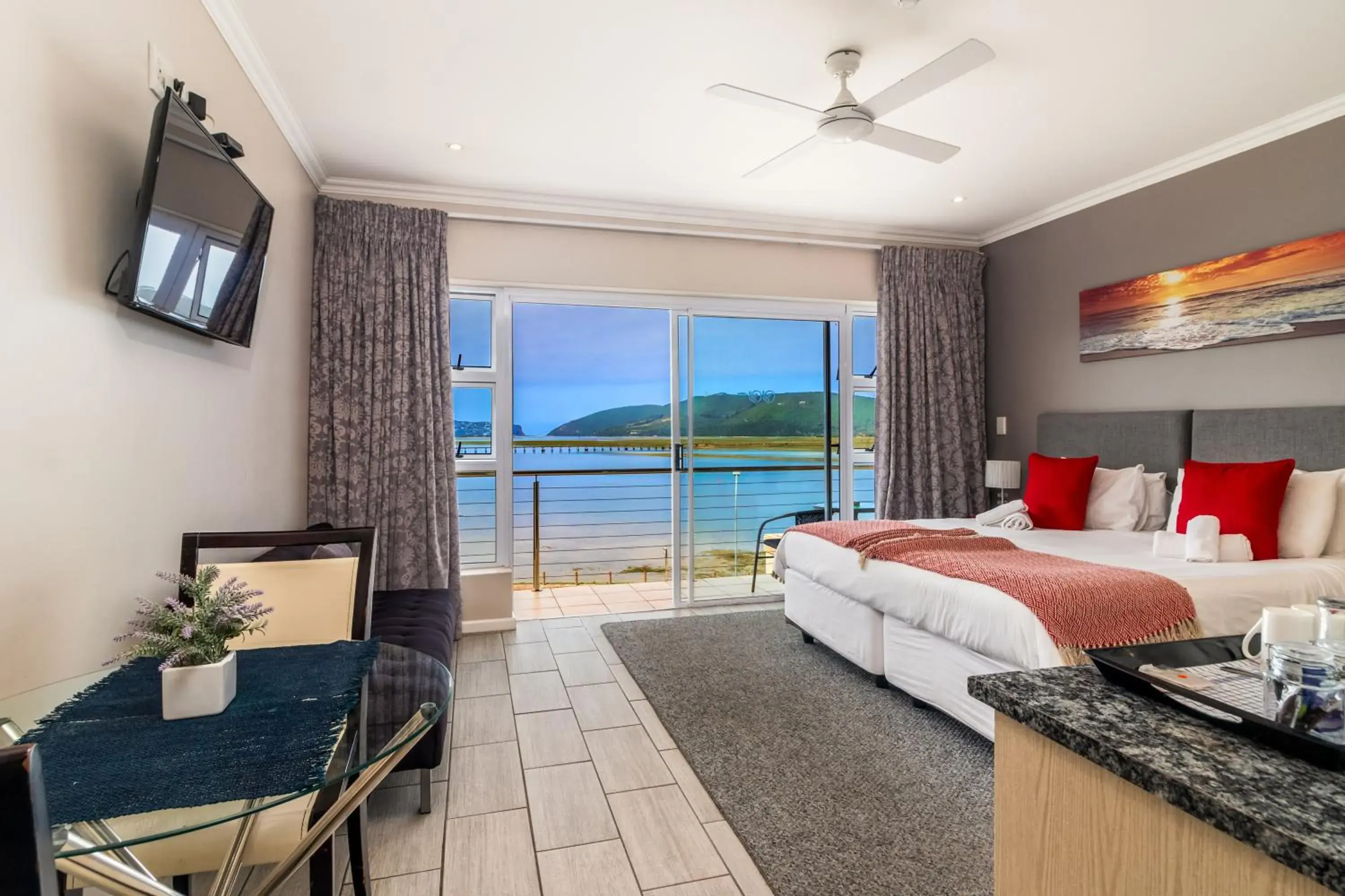 Superior Double or Twin Room - single occupancy in Phoenix Lodge and Waterside Accommodation Superior Double or Twin Room - single occupancy in Phoenix Lodge and Waterside Accommodation