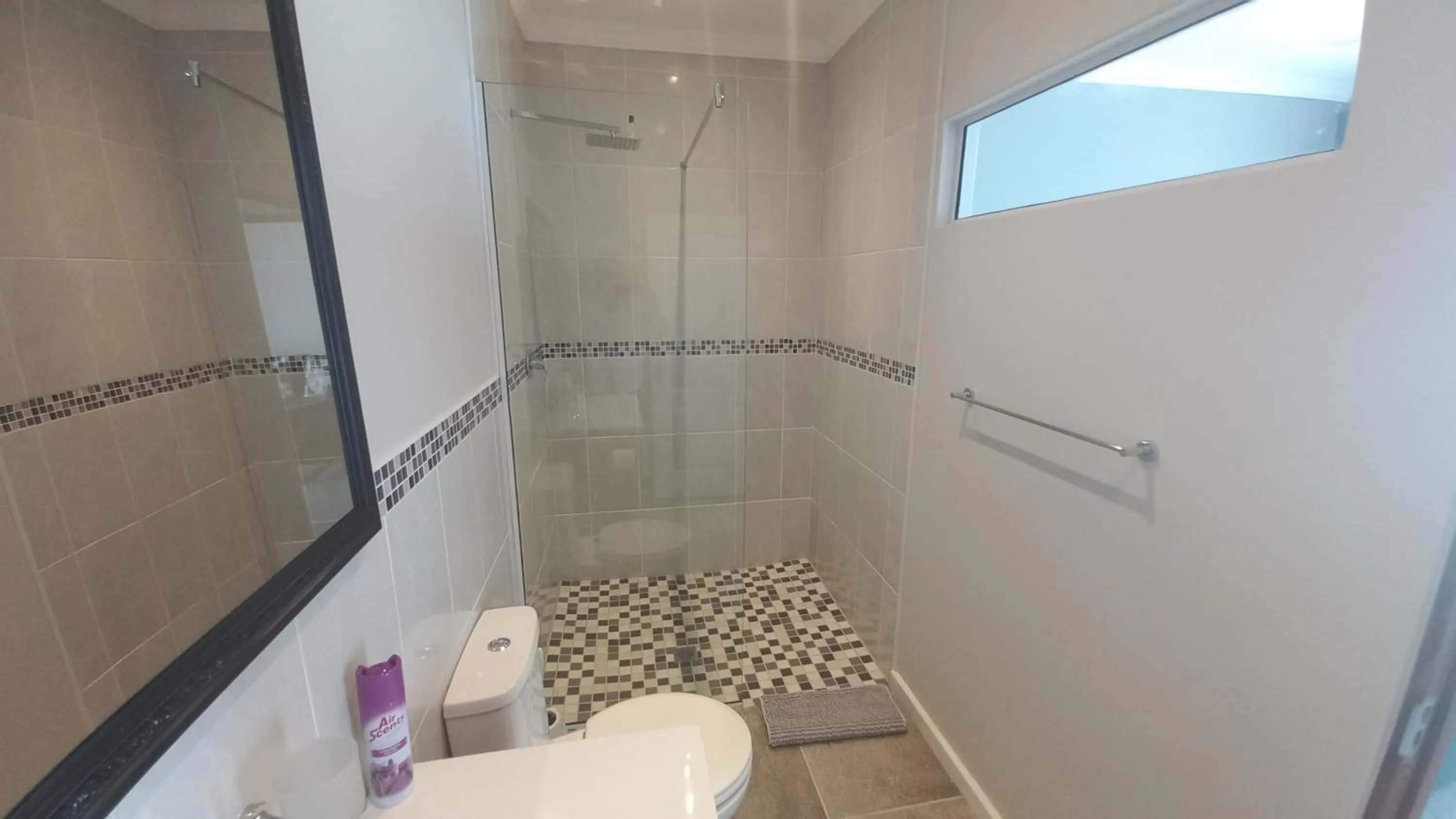 Bathroom in Phoenix Lodge and Waterside Accommodation