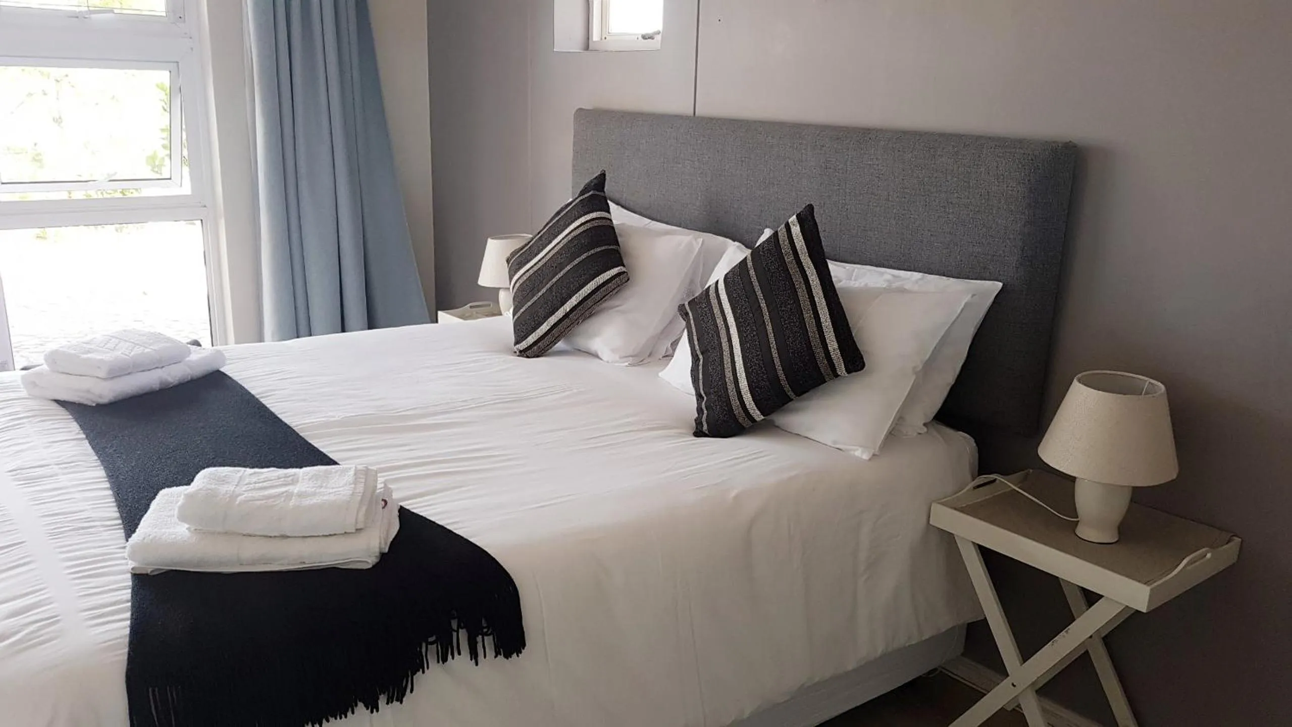 Bedroom, Bed in Phoenix Lodge and Waterside Accommodation