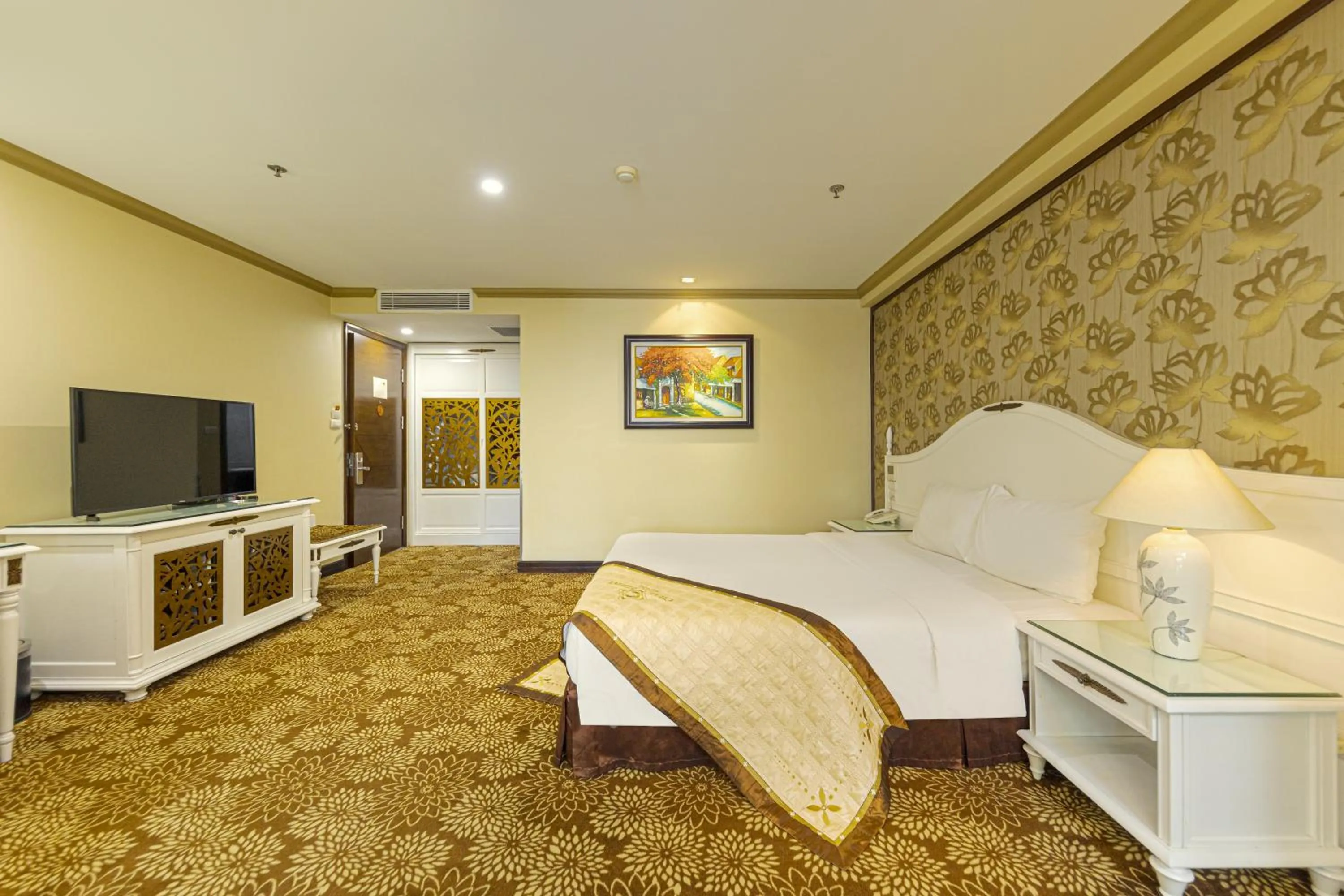 Bed in Chalcedony Grand Hotel