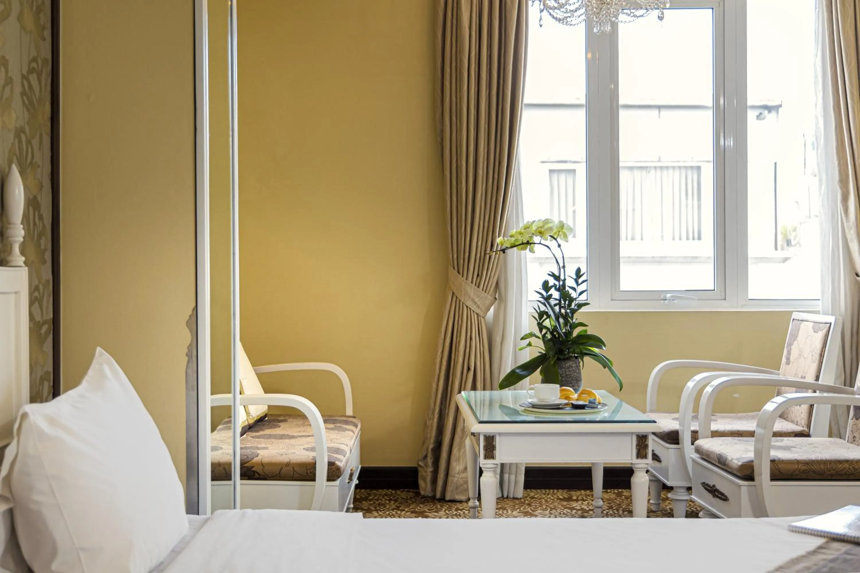 Living room in Chalcedony Grand Hotel