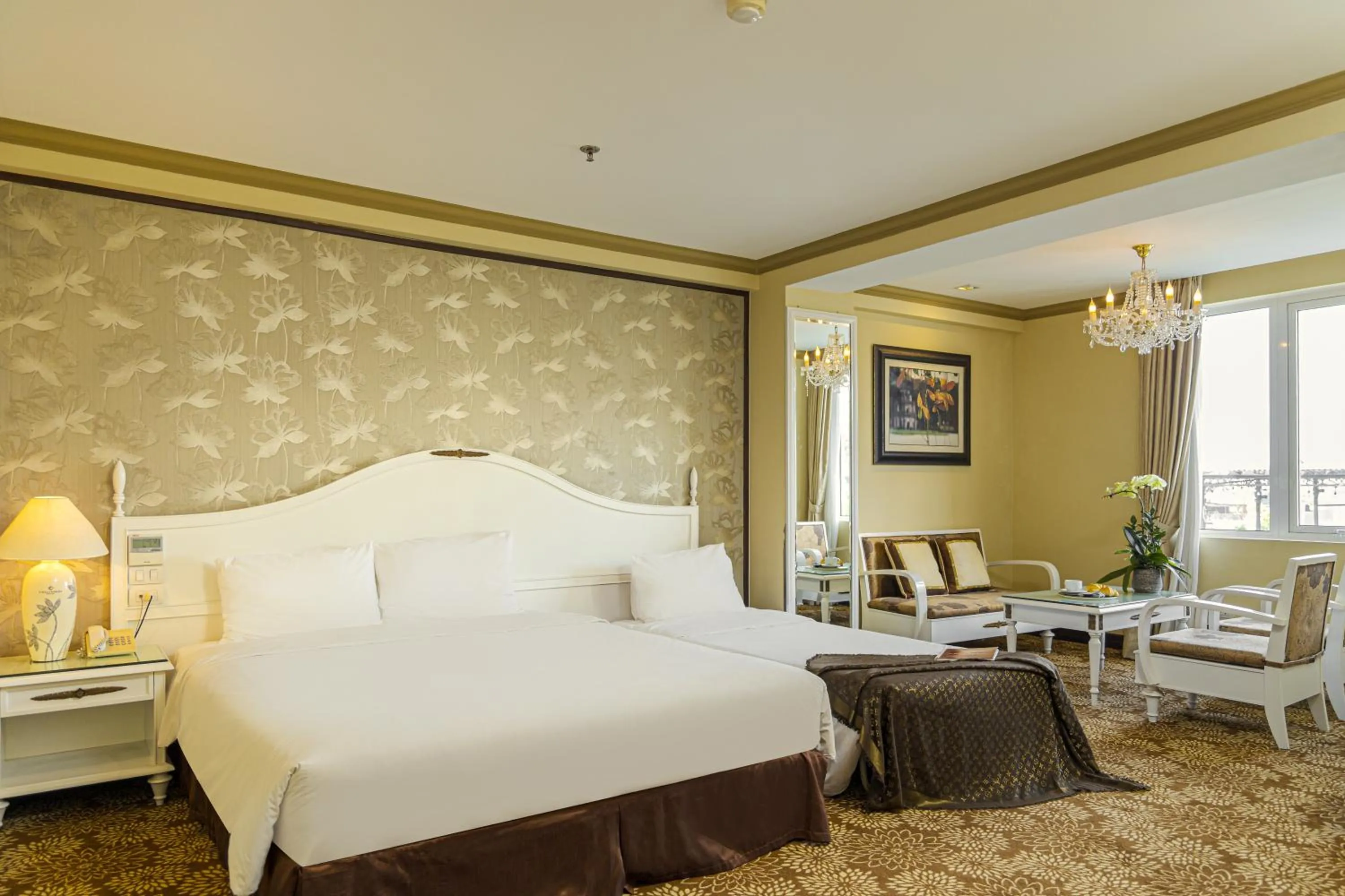 Bedroom, Bed in Chalcedony Grand Hotel