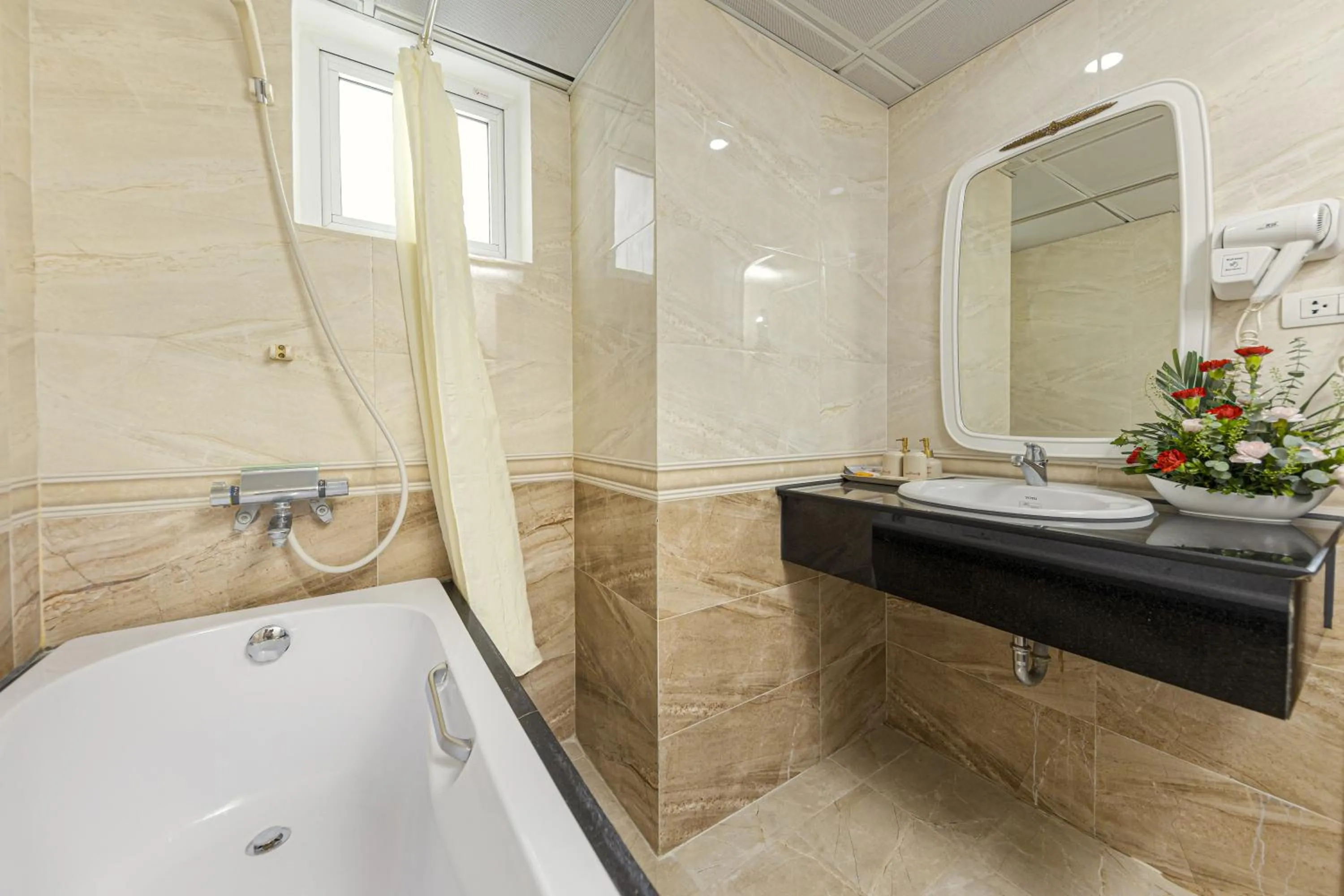 Bath in Chalcedony Grand Hotel