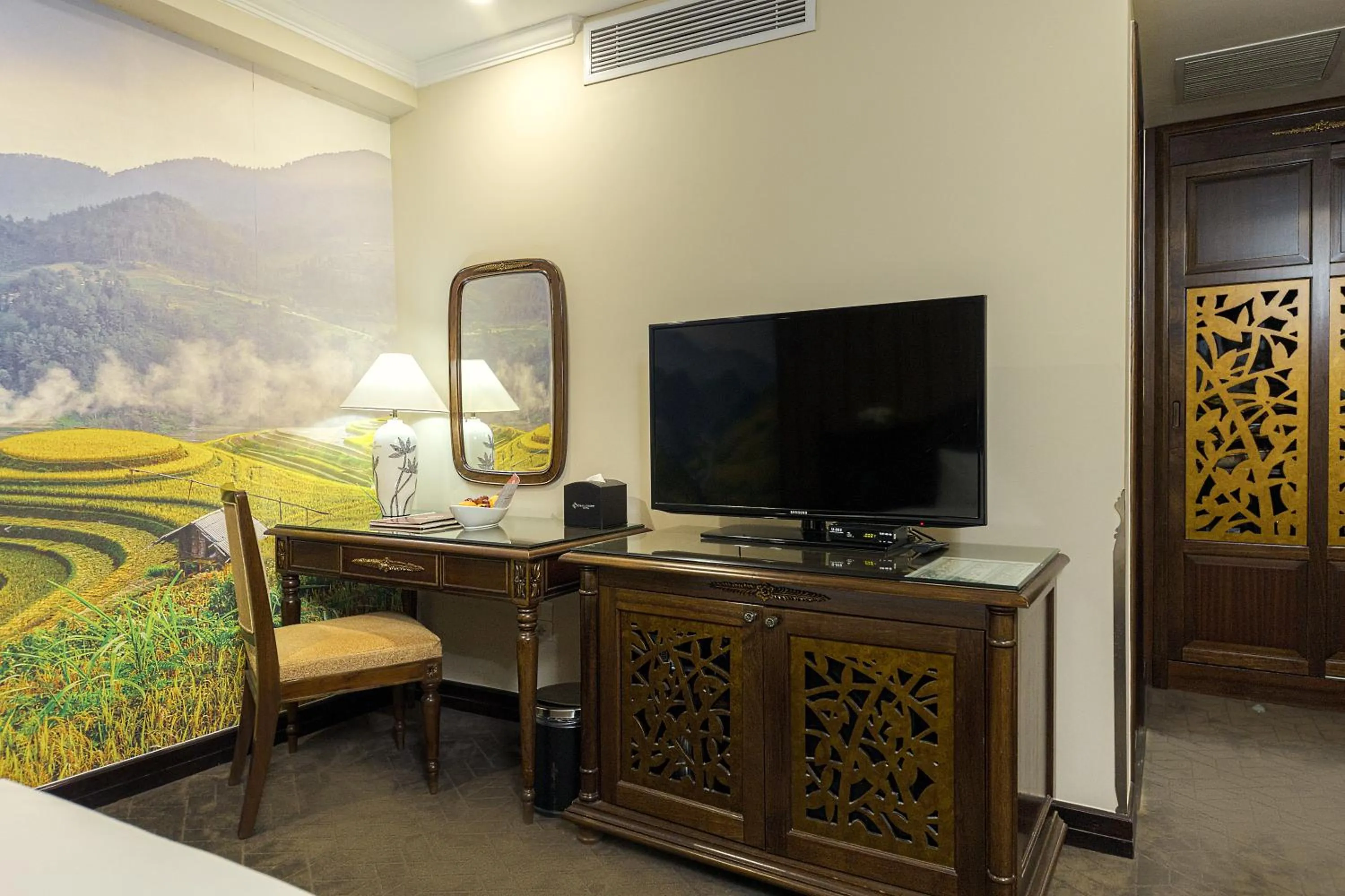 Decorative detail in Chalcedony Grand Hotel