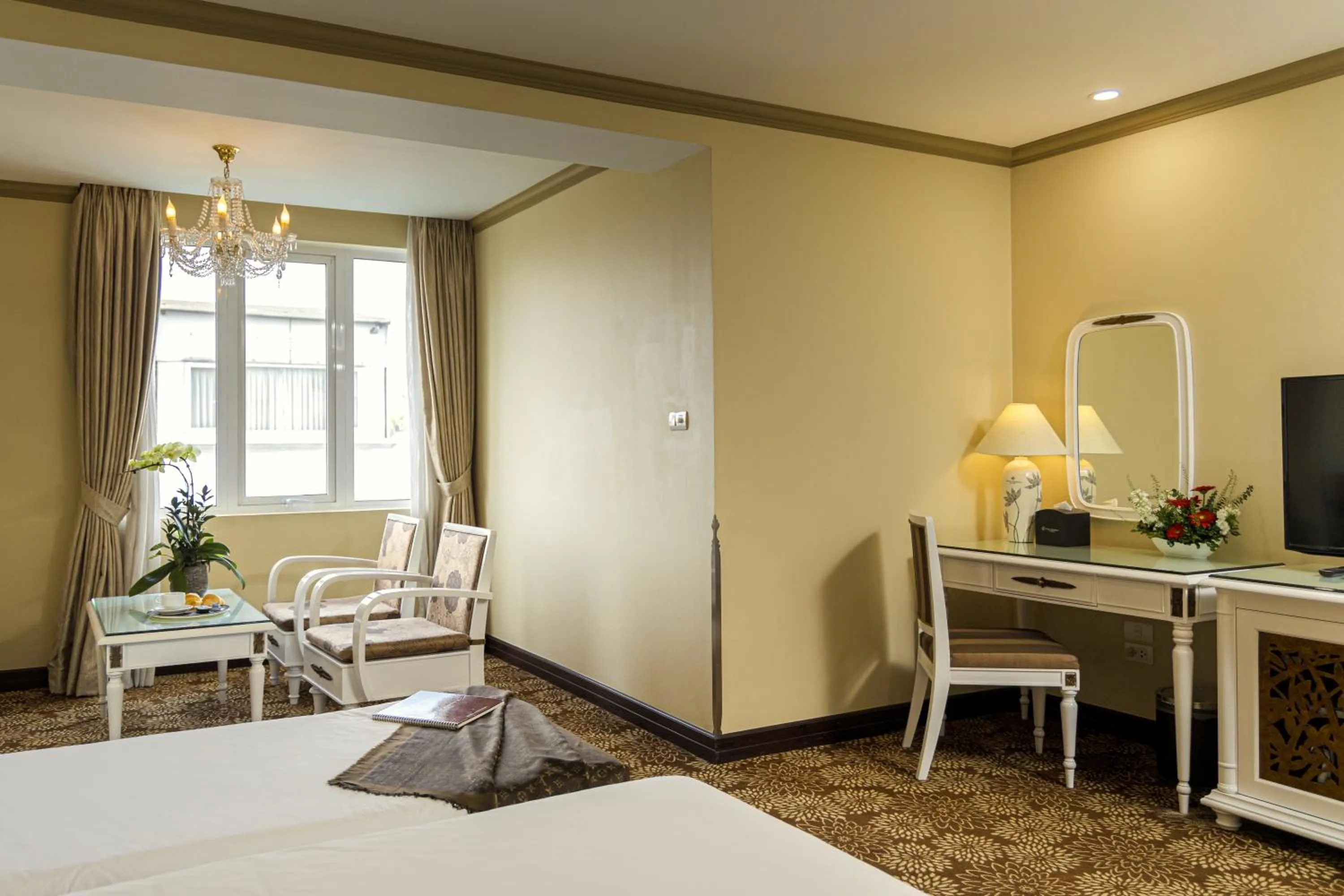 Bedroom, Bed in Chalcedony Grand Hotel