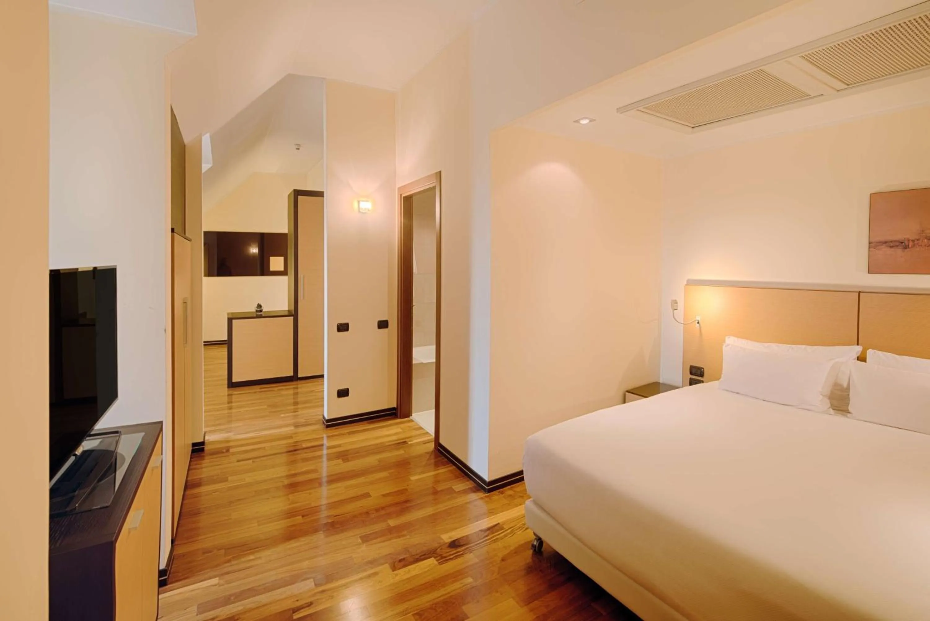 Photo of the whole room, Bed in NH Milano 2 Residence