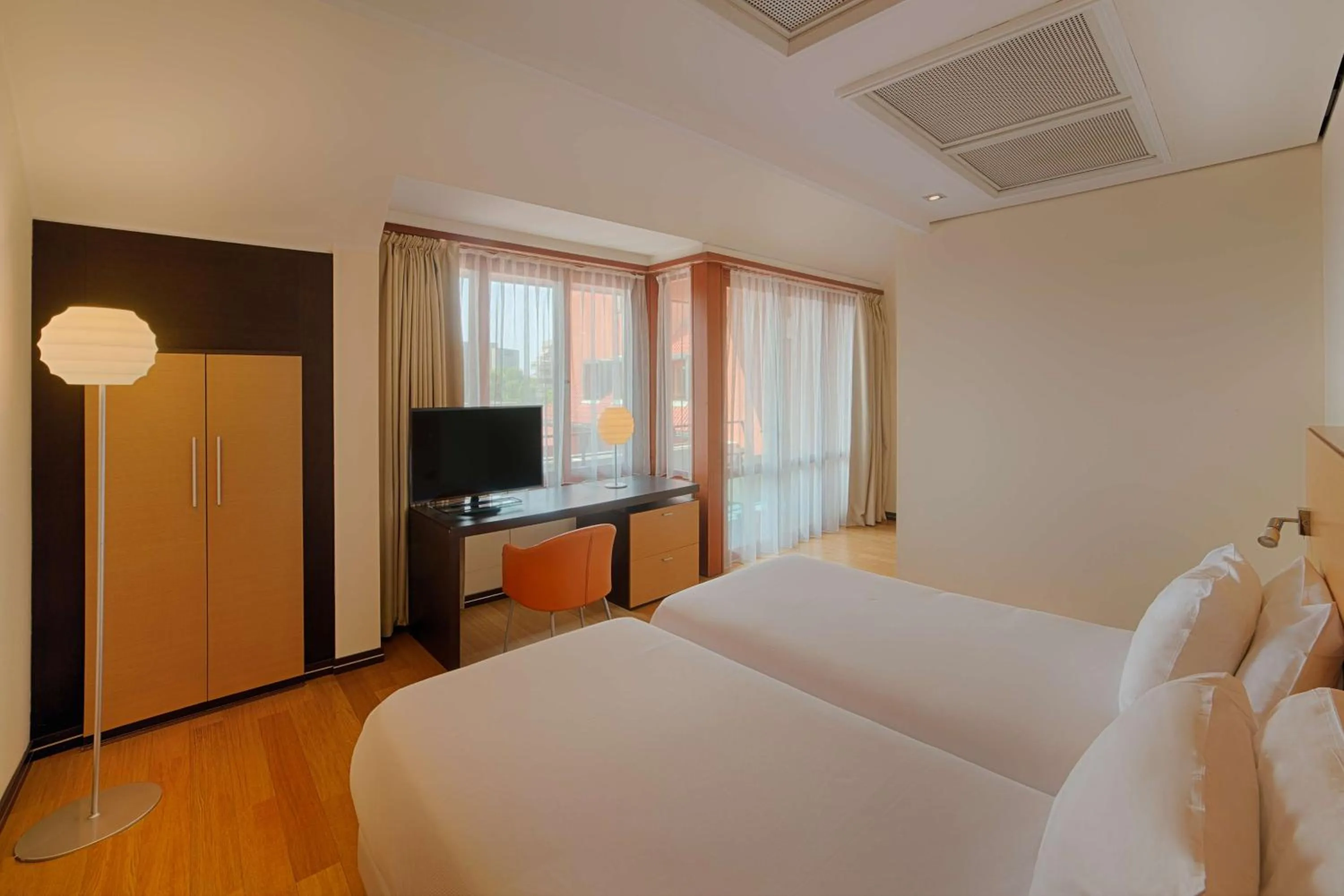 Photo of the whole room, Bed in NH Milano 2 Residence