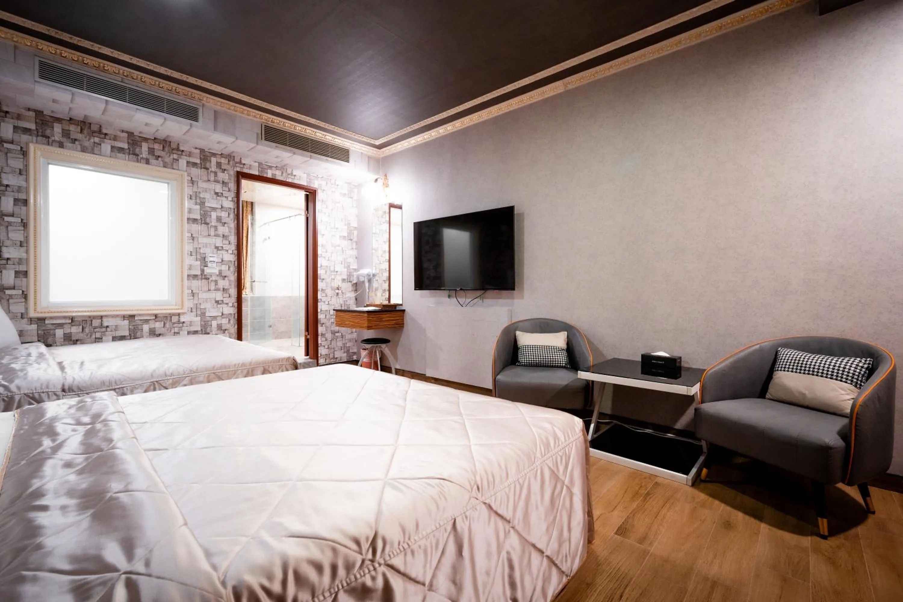 Photo of the whole room, Bed in Holland Village Motel