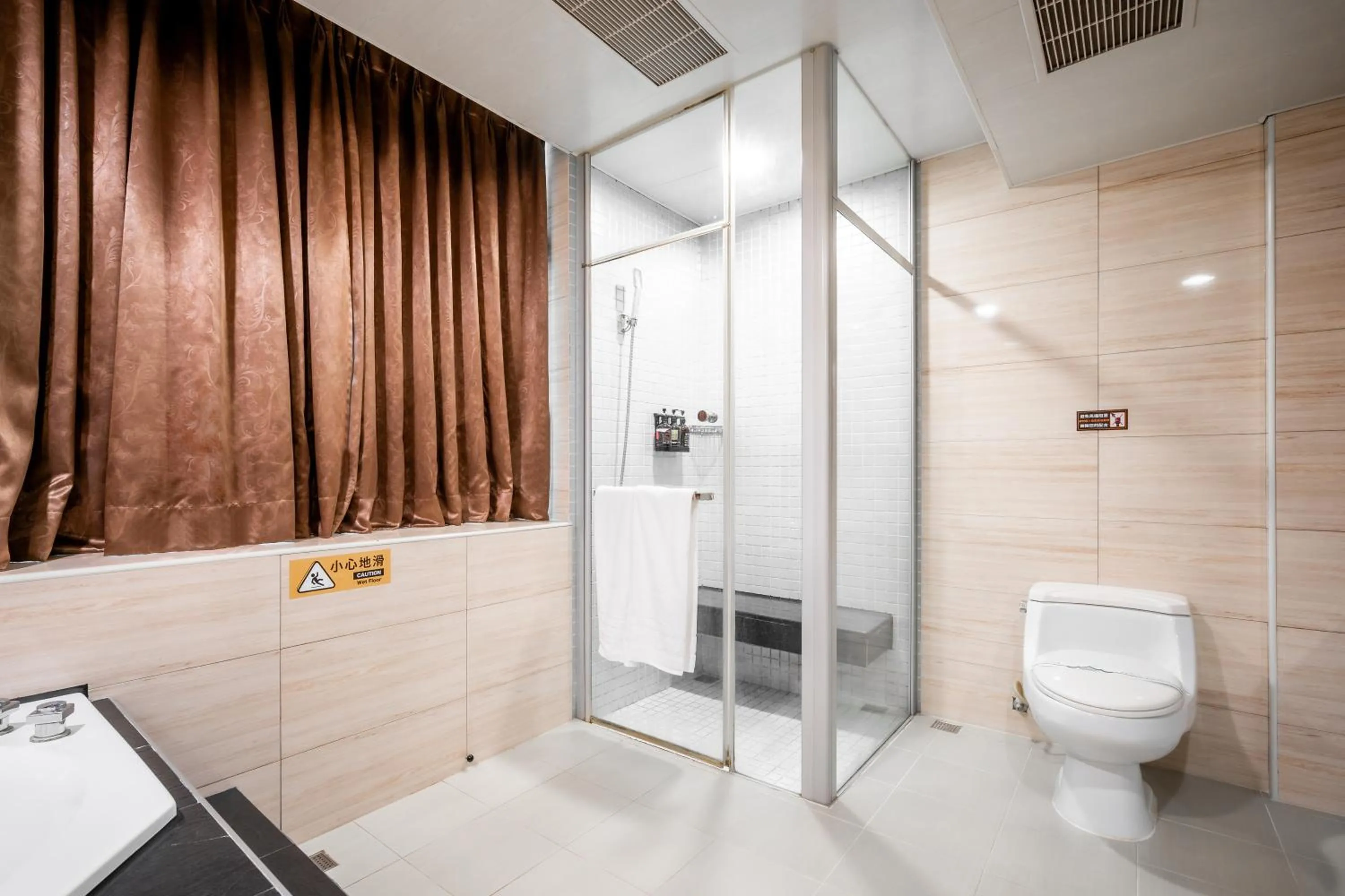 Shower in Holland Village Motel