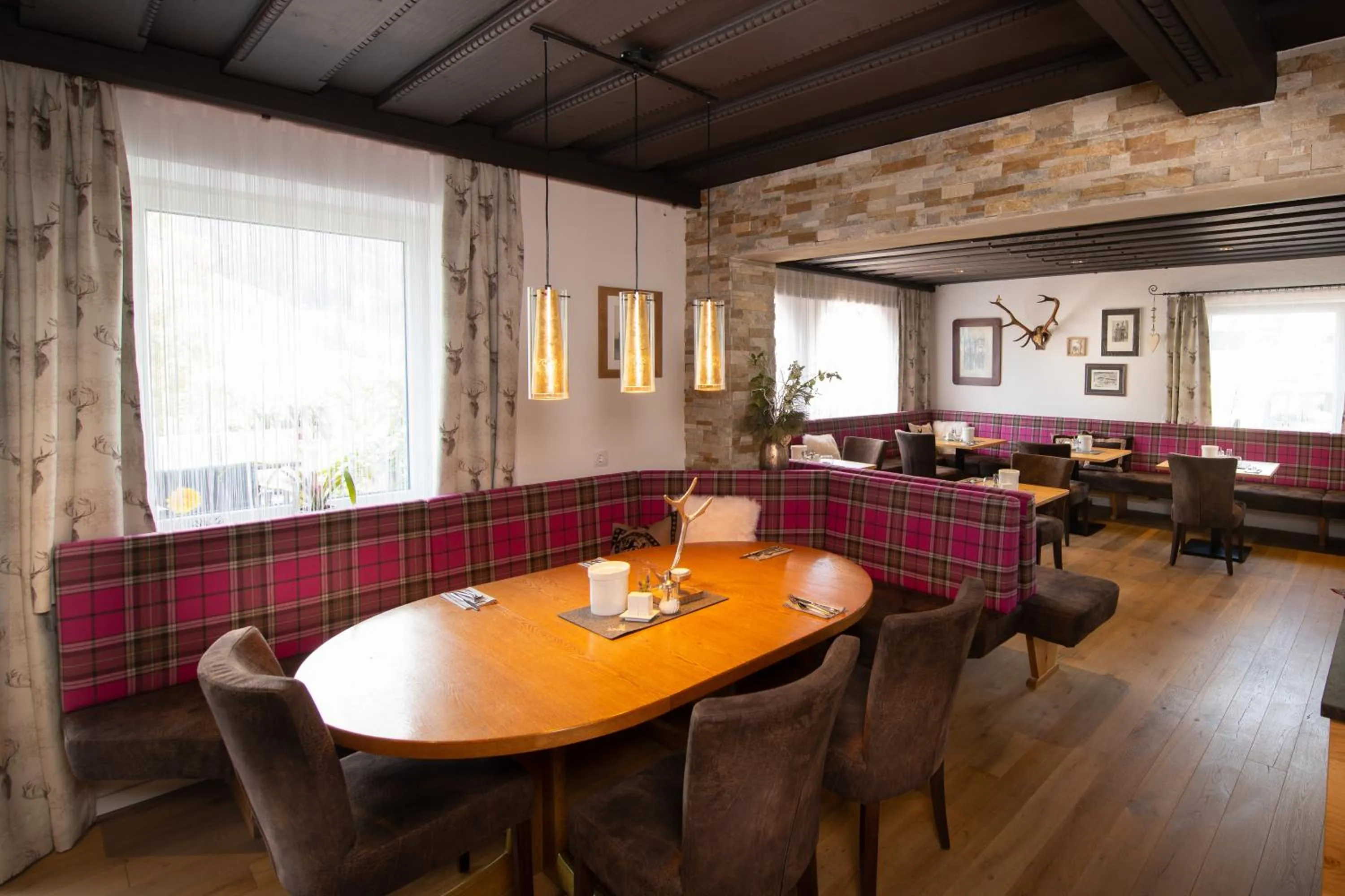 Restaurant/places to eat in Landhotel Anna