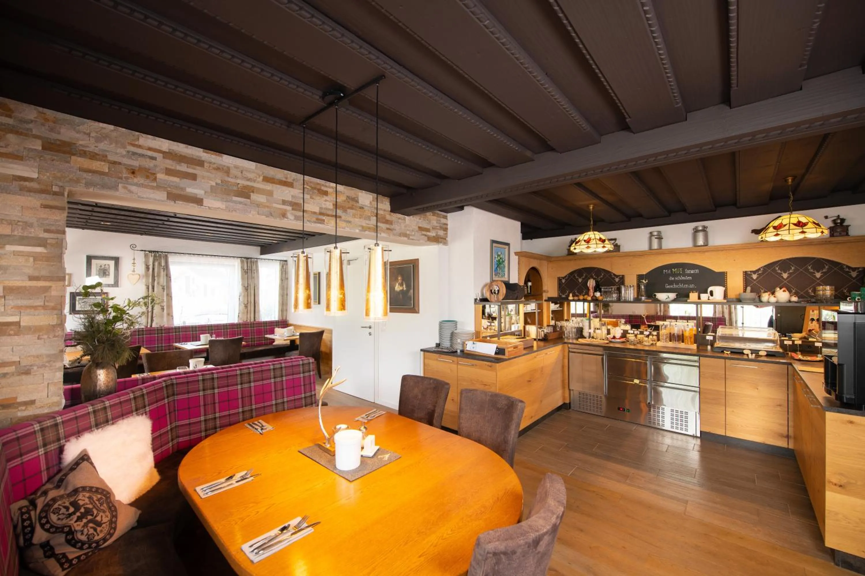 Restaurant/places to eat in Landhotel Anna