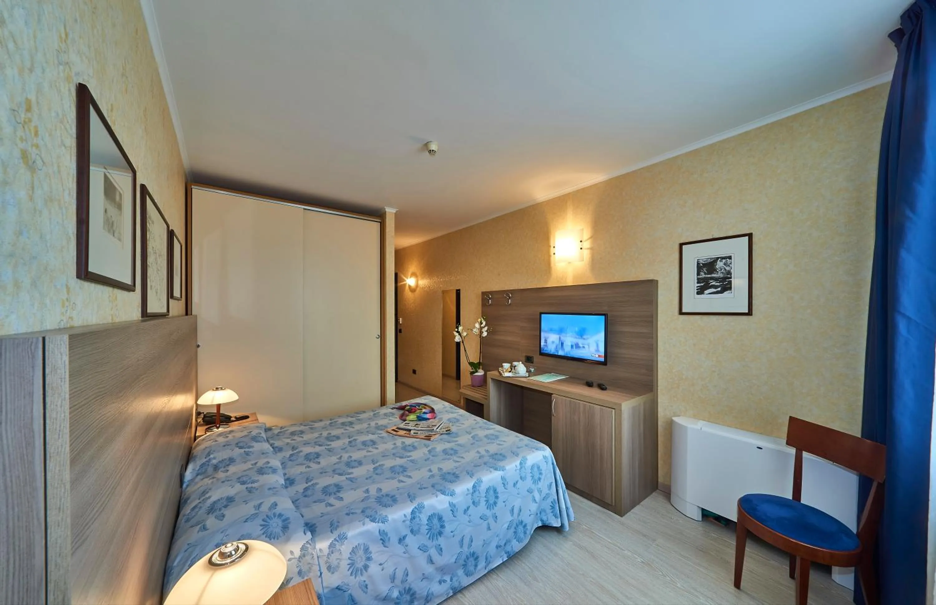 City view, Bed in Hotel Alberi