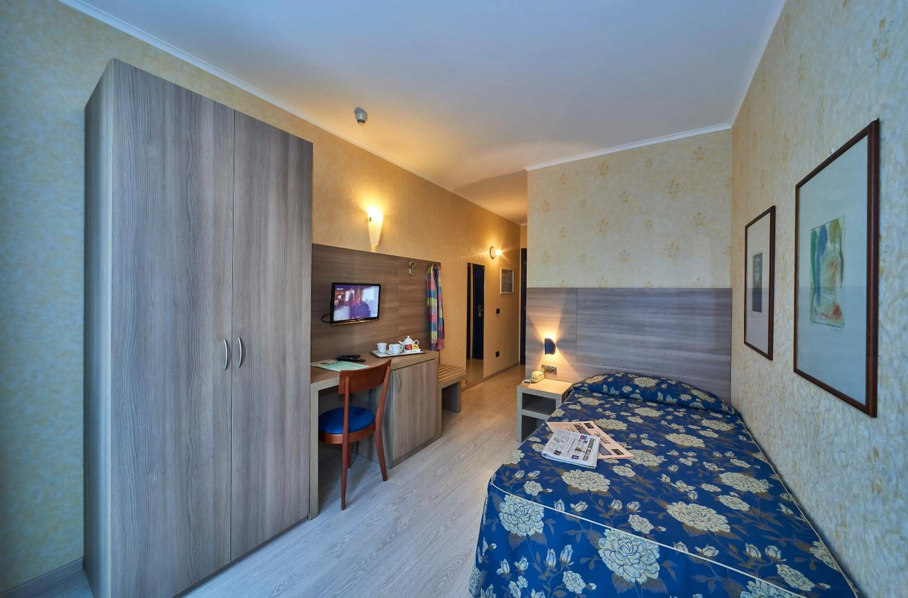 City view, Bed in Hotel Alberi