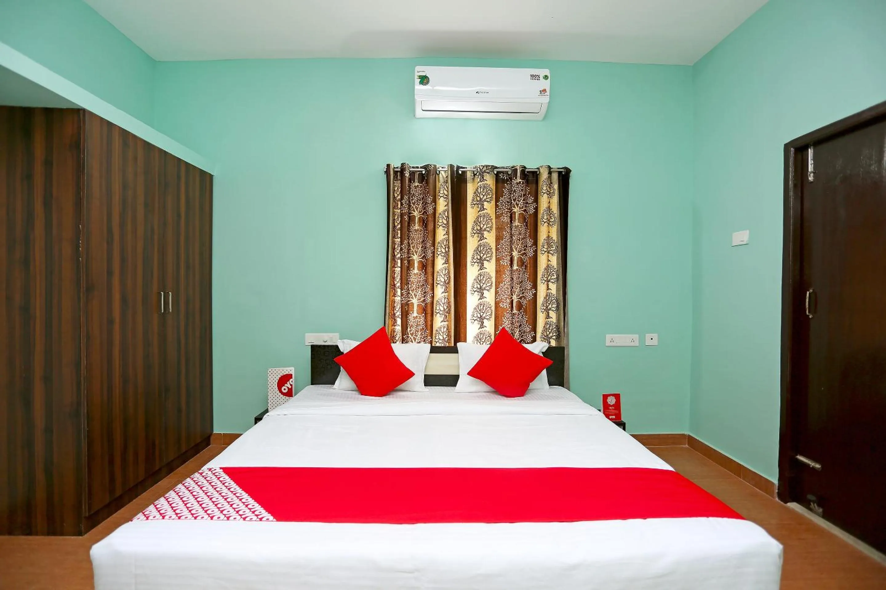 Bedroom, Bed in Super OYO 17276 The Maple Tree Hotels