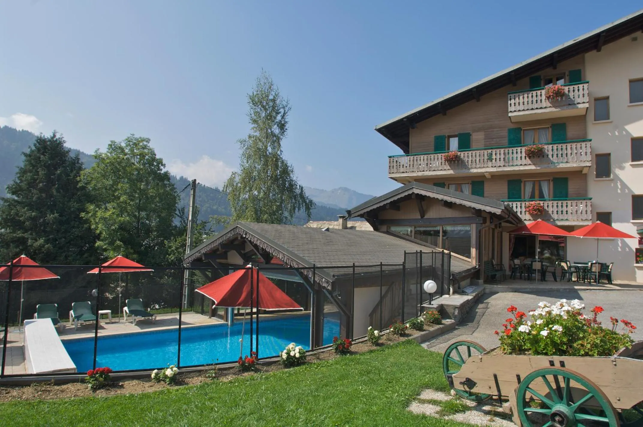 Property building in L'Hermine Blanche