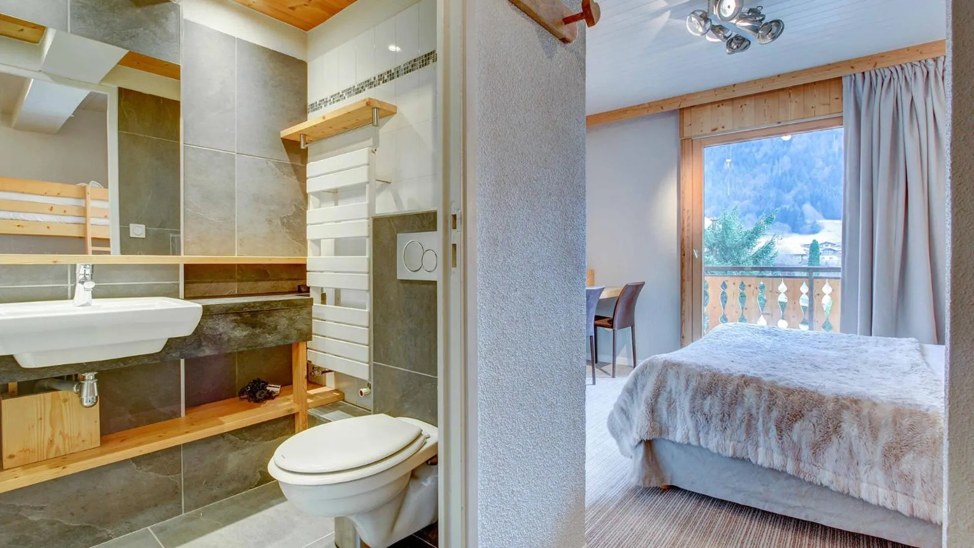 Bathroom, Bed in L'Hermine Blanche