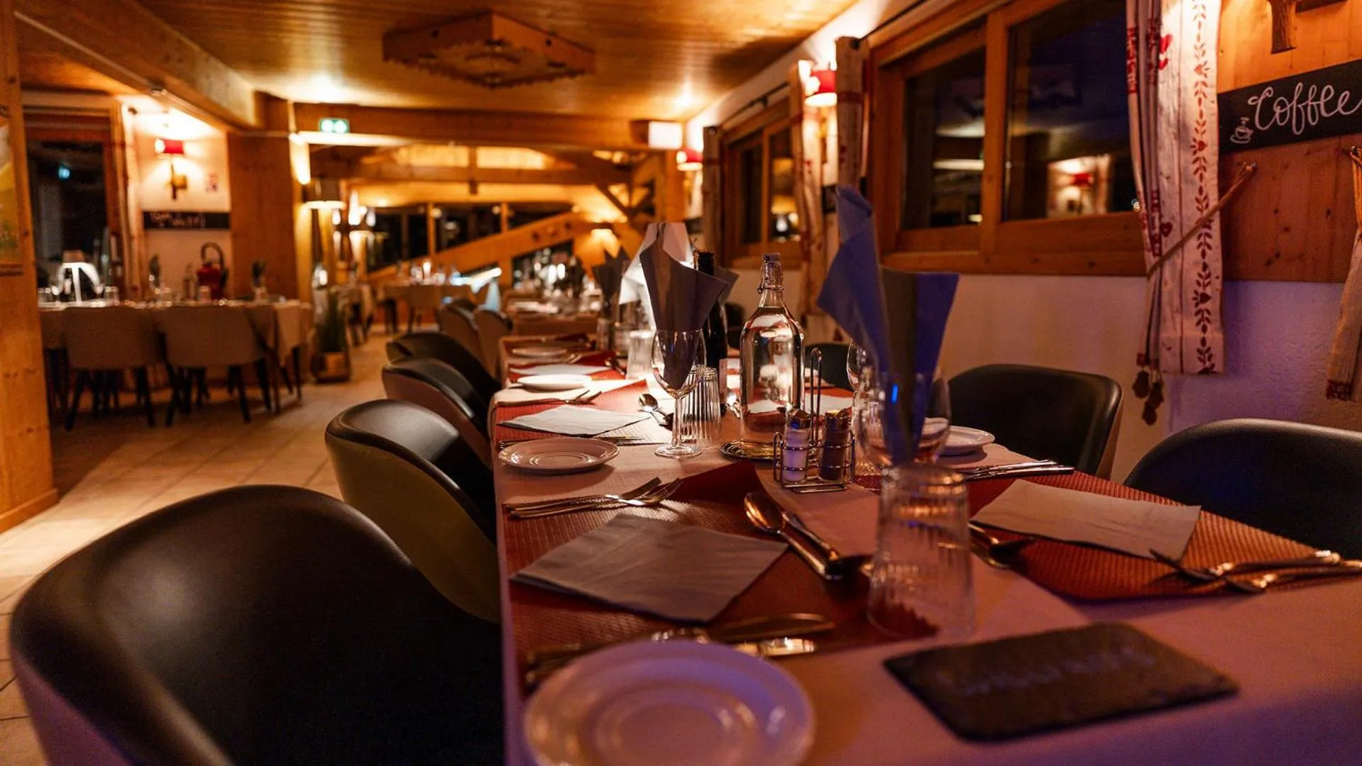 Restaurant/places to eat in L'Hermine Blanche