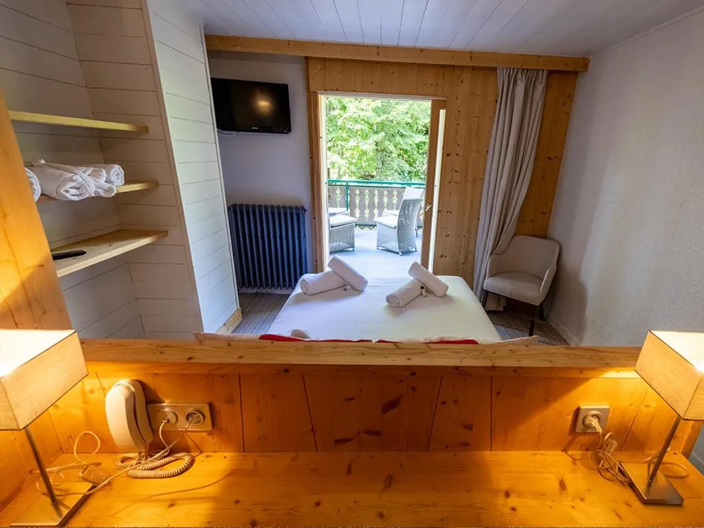 Bed in L'Hermine Blanche