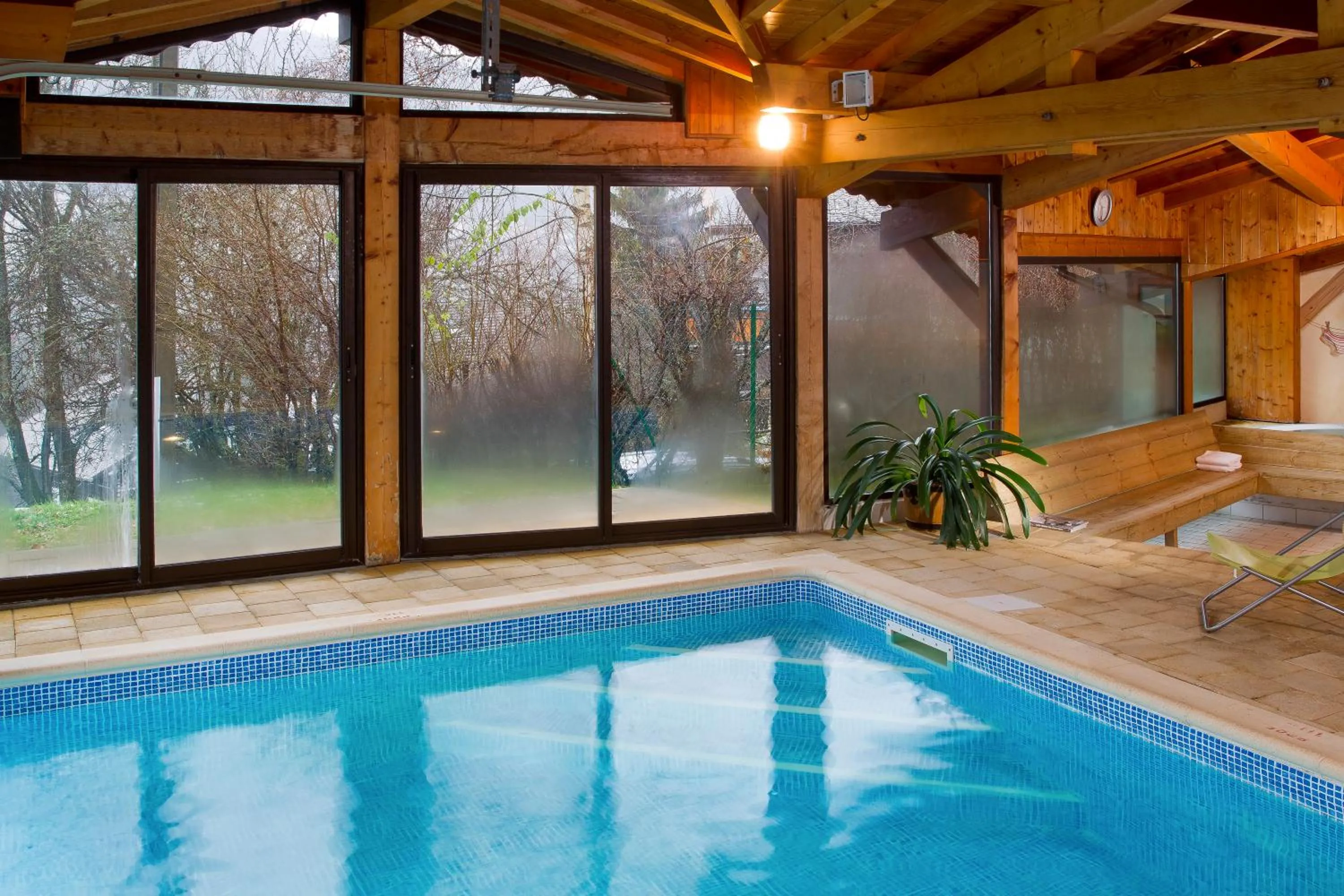 Swimming pool in L'Hermine Blanche